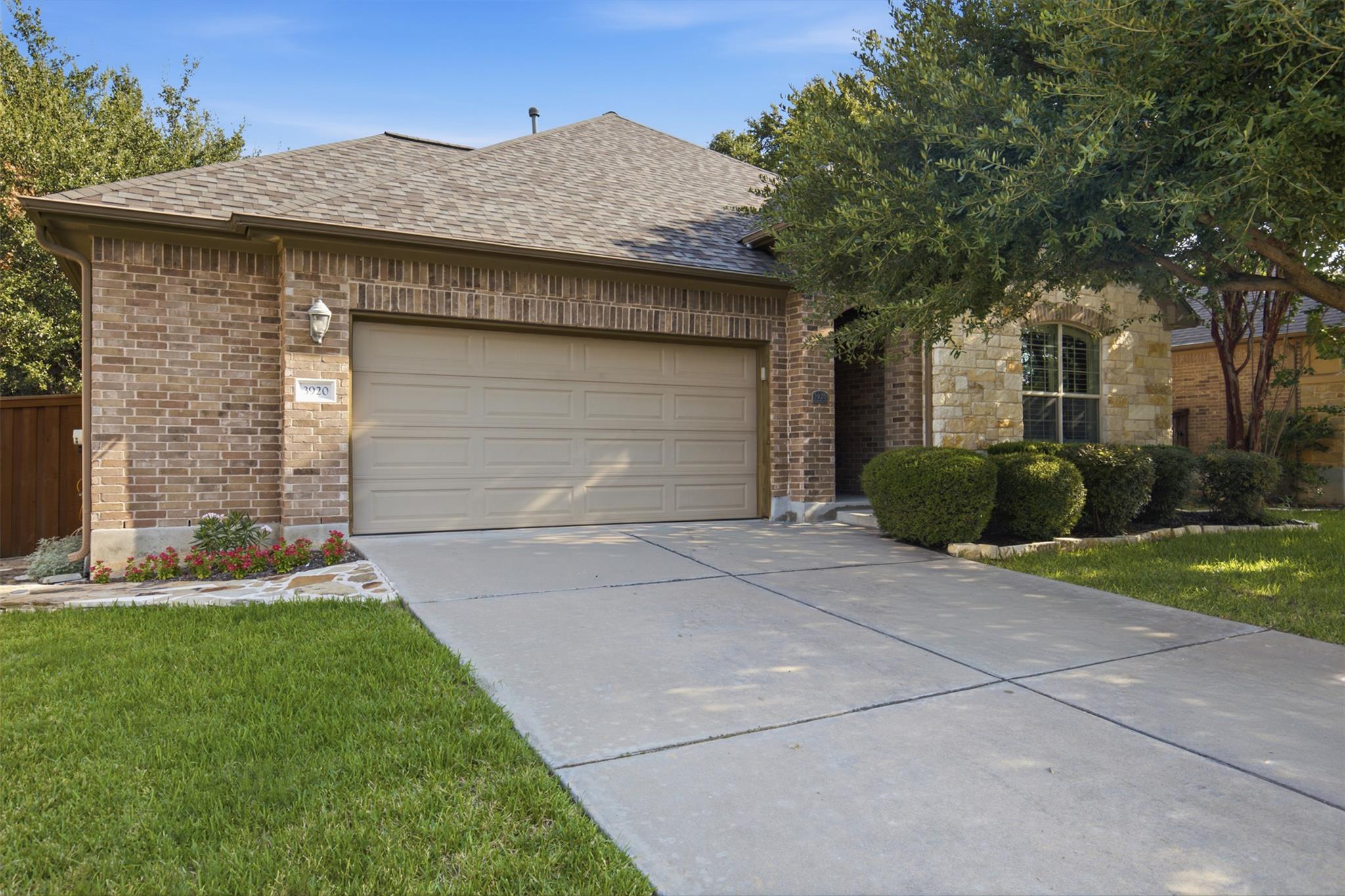3920  Sapphire Loop, photo 2