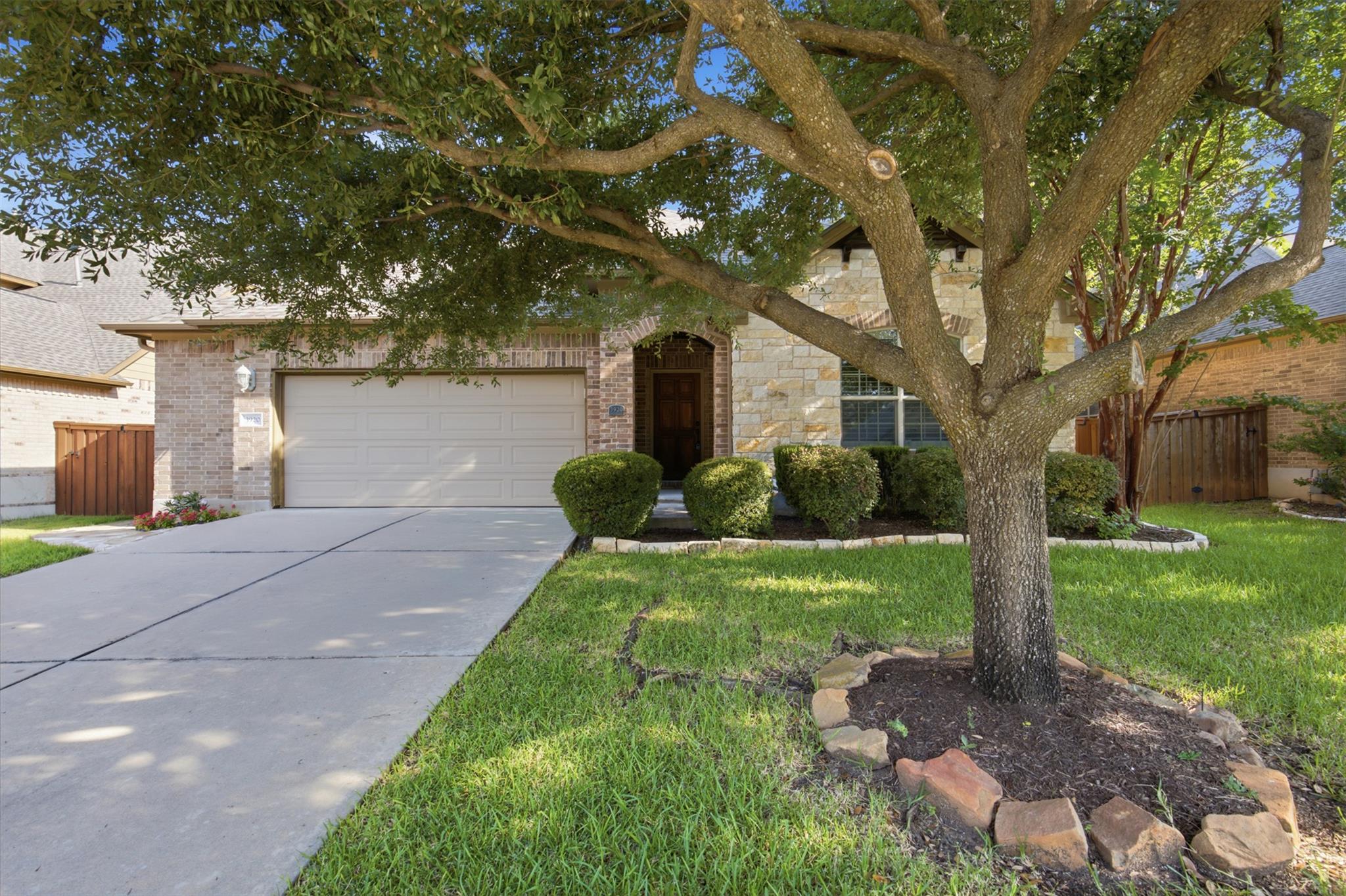 3920  Sapphire Loop, photo 3