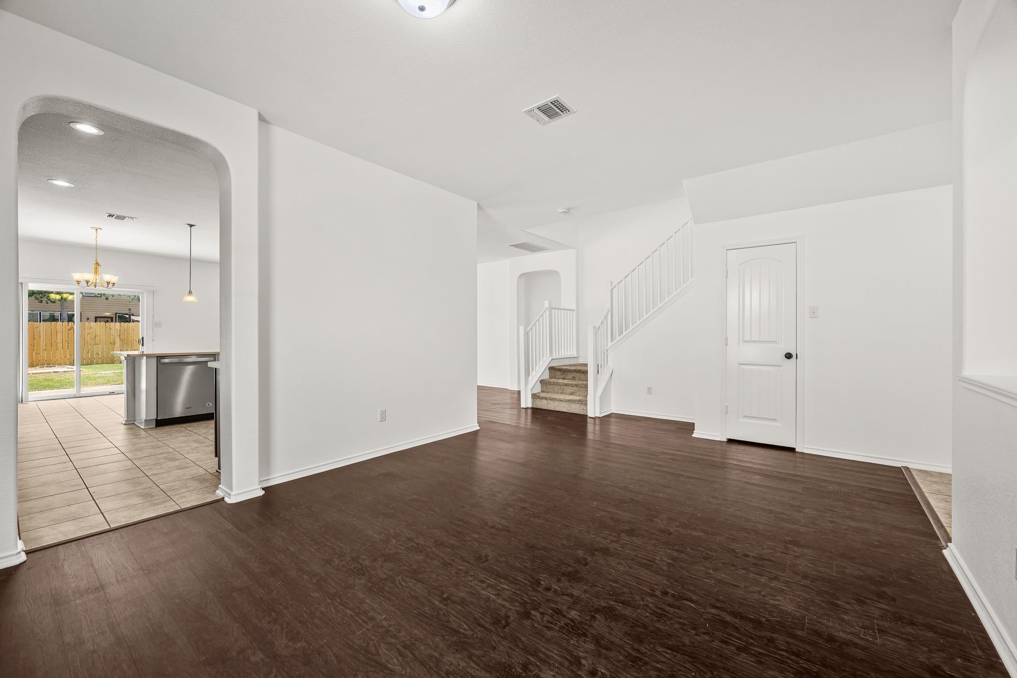 2215  McCombs St, photo 11