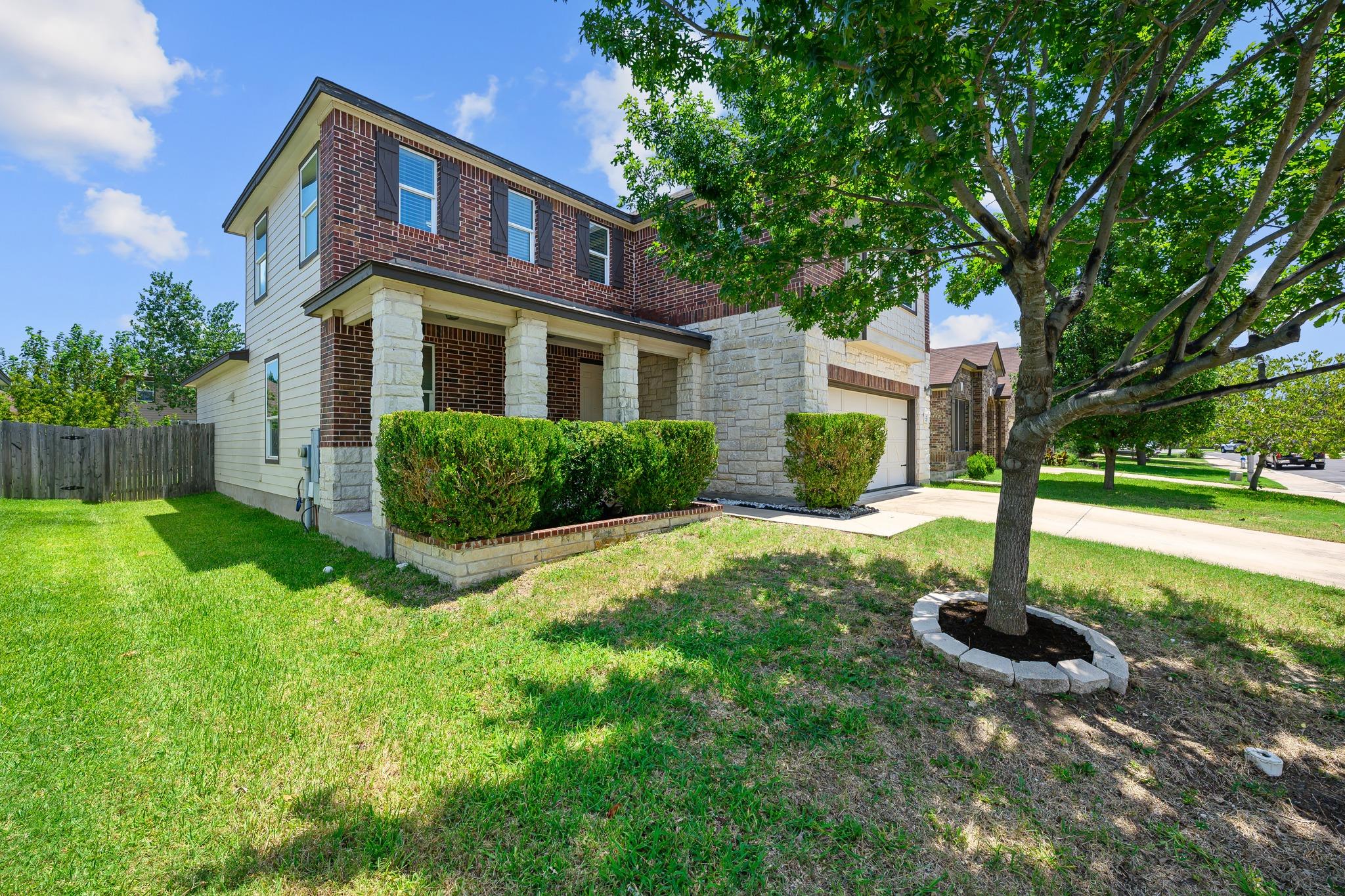 2215  McCombs St, photo 8