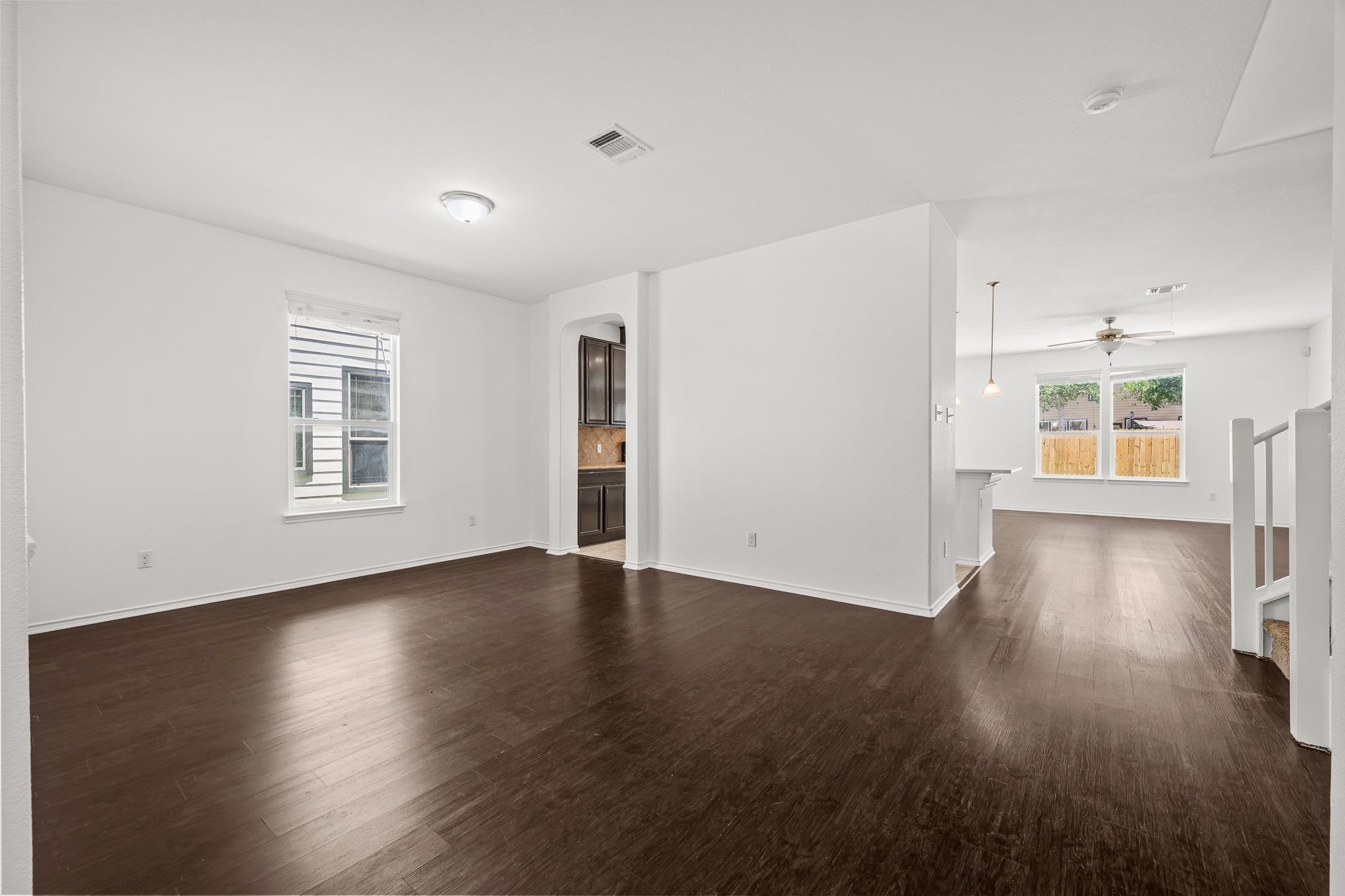 2215  McCombs St, photo 9