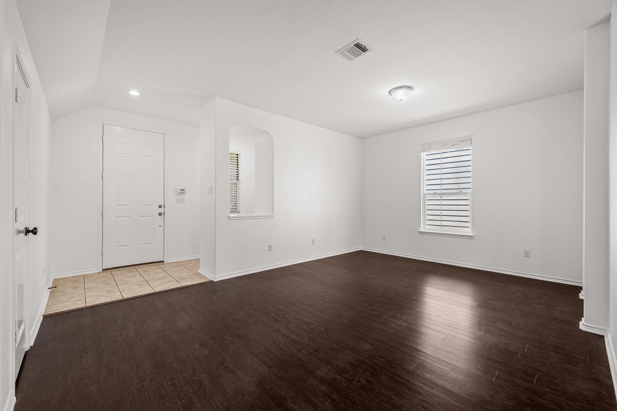 2215  McCombs St, photo 10