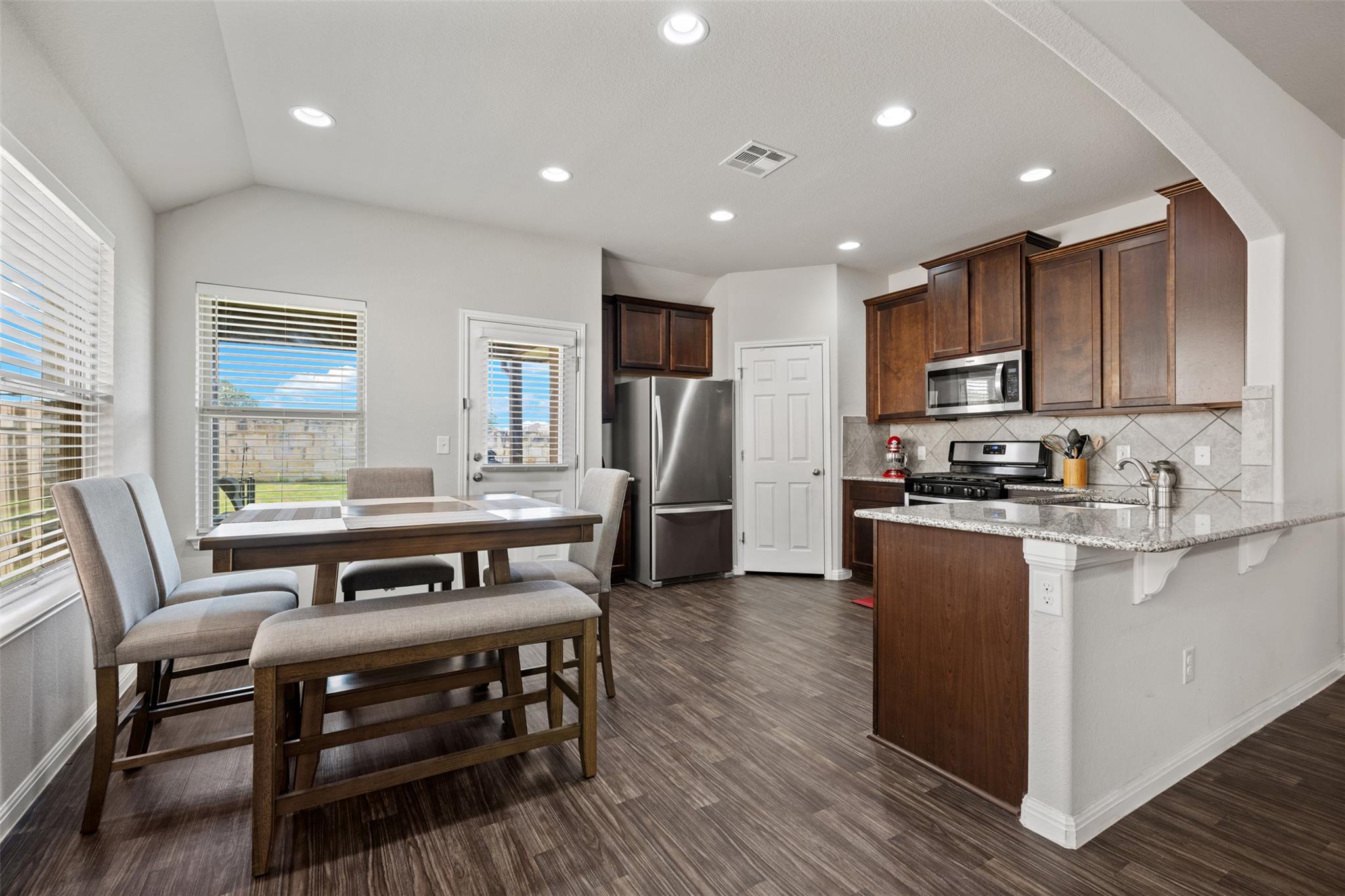 204  Lambert St, photo 8