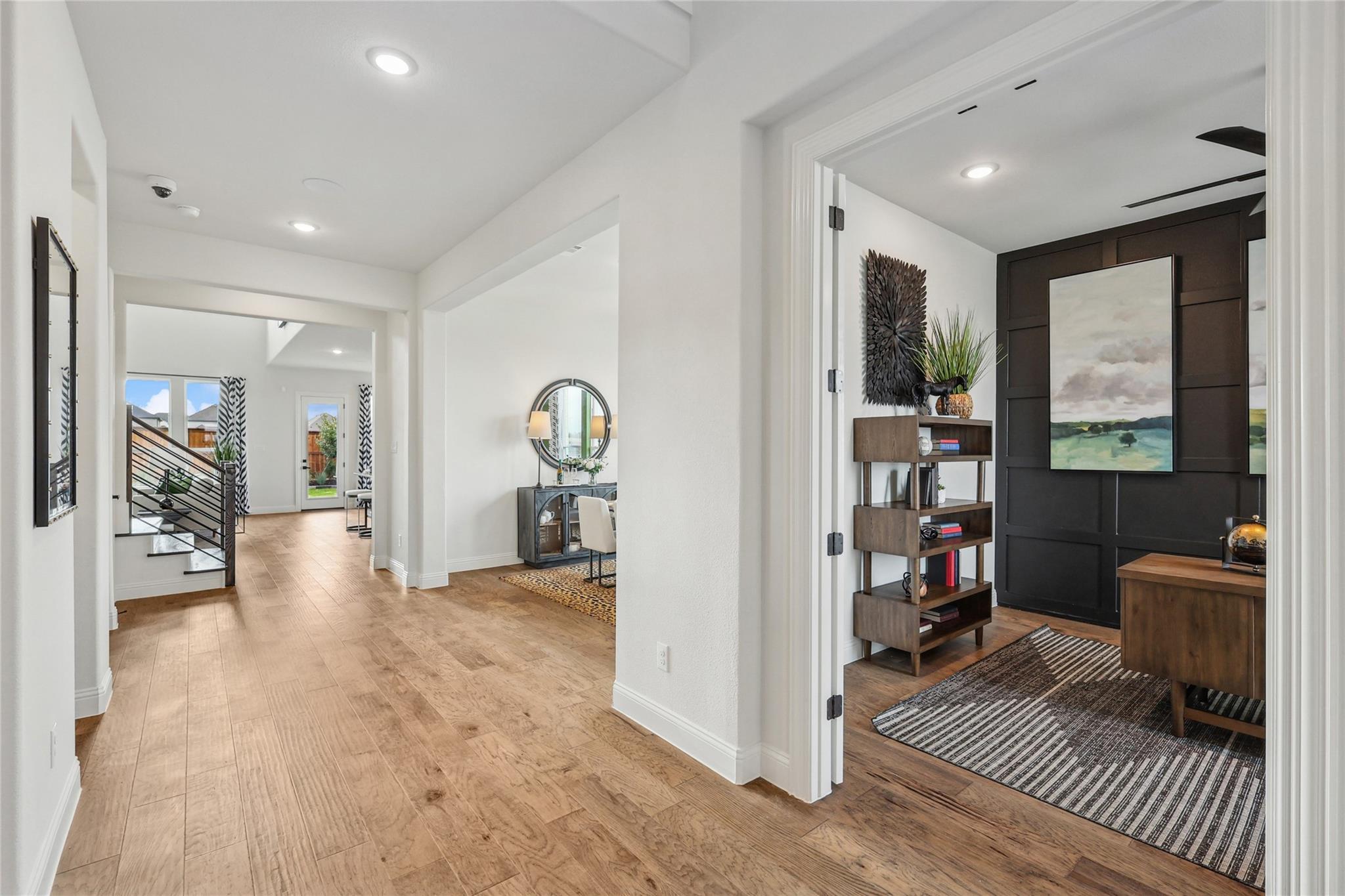 933  Landing Ln, photo 2