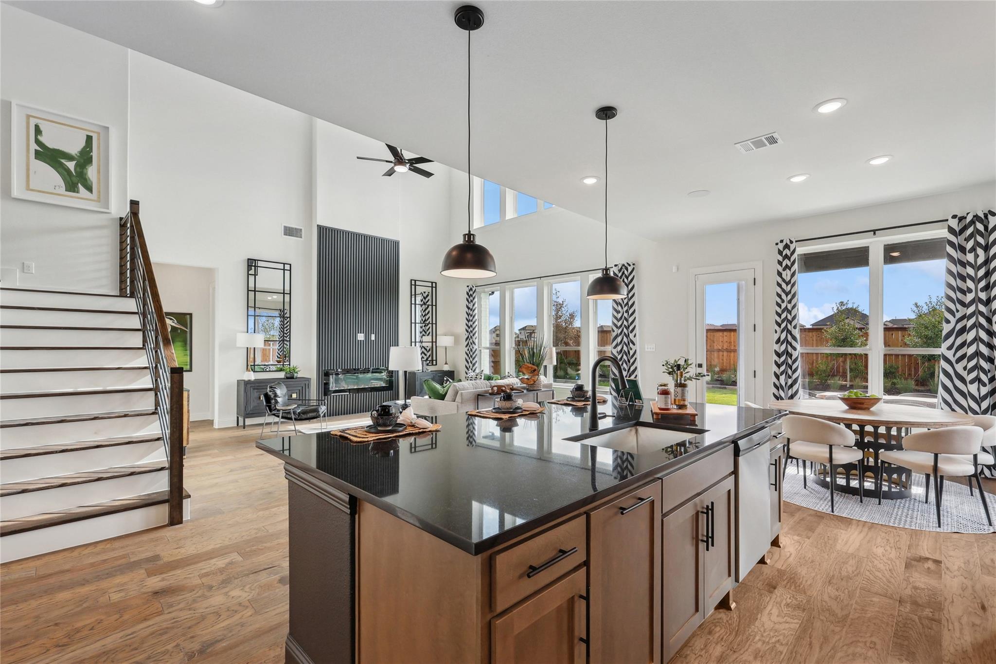 933  Landing Ln, photo 6