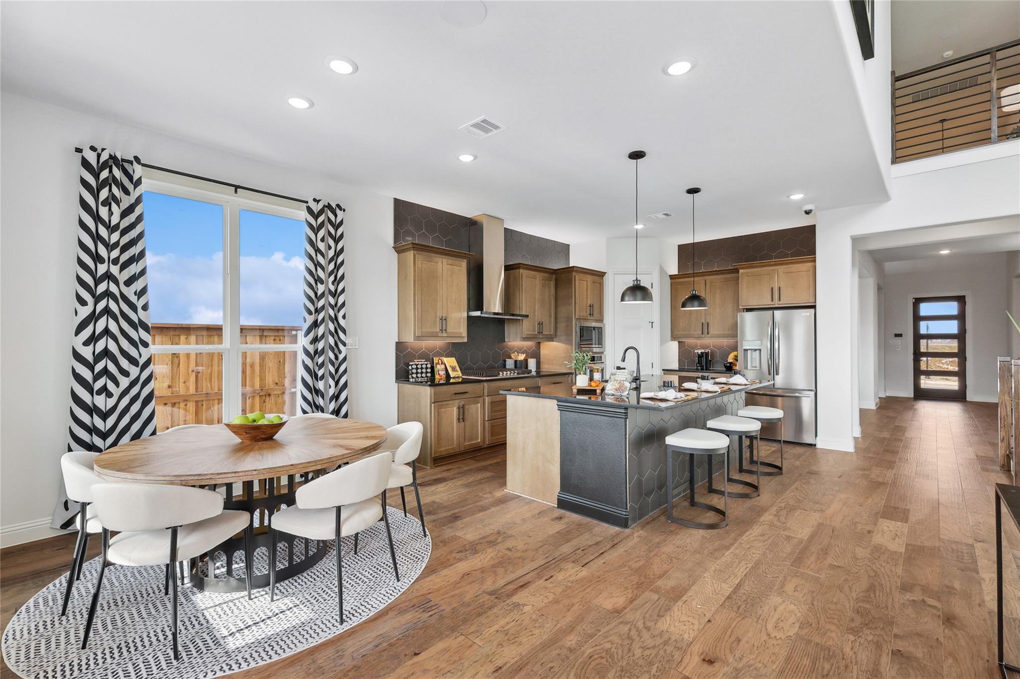 933  Landing Ln, photo 9