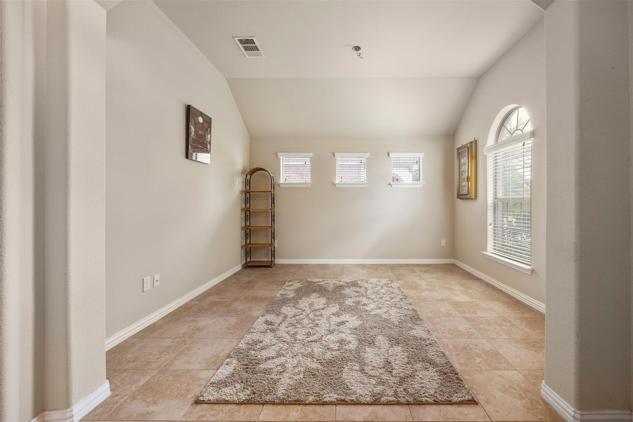 258  Snow Owl Holw, photo 5