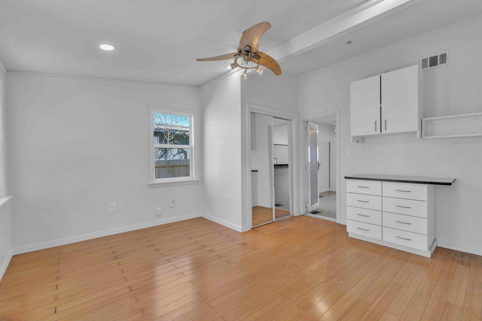 5210  Woodrow Ave, photo 8