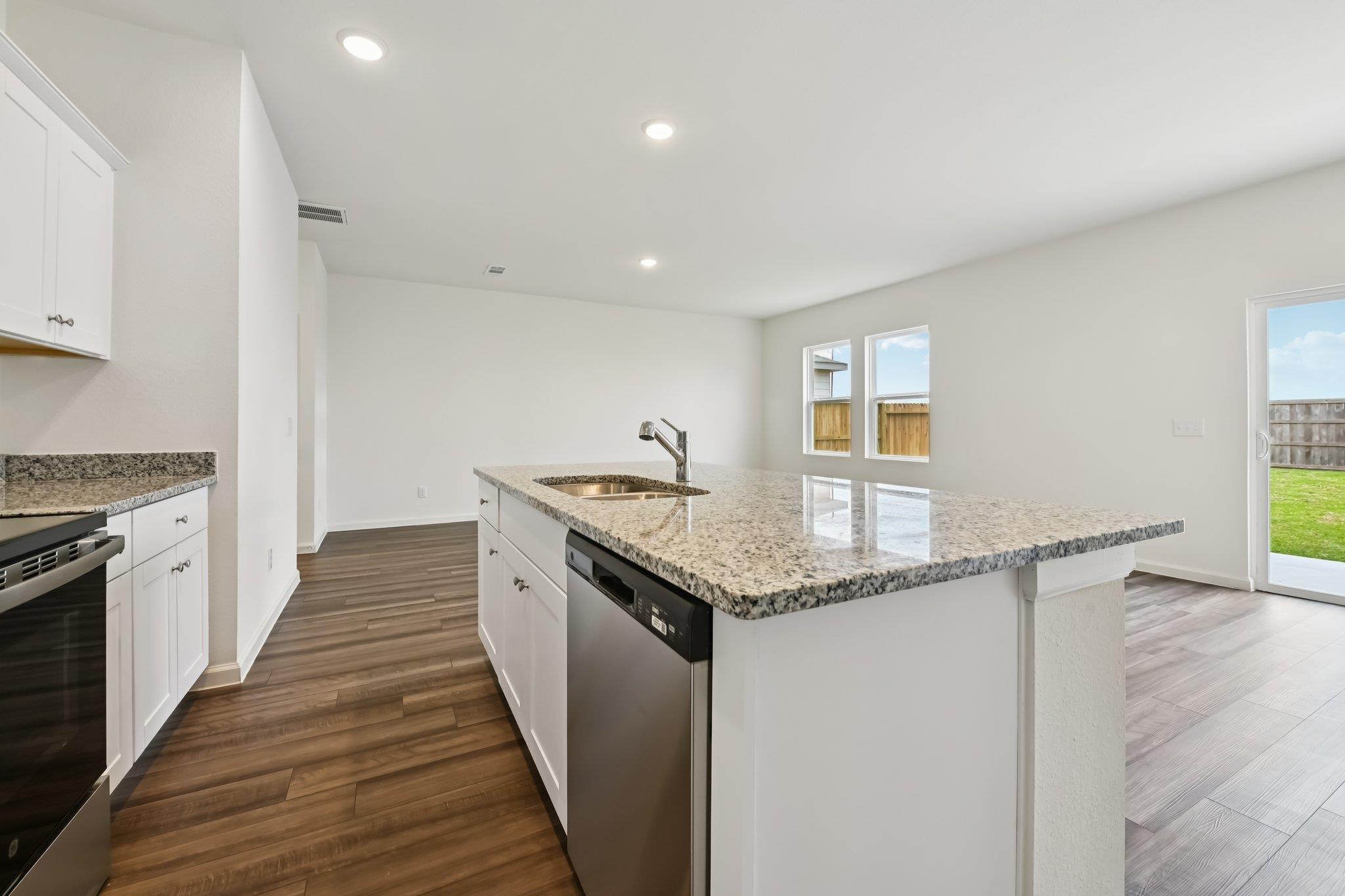 615  Lagoon Dr, photo 4