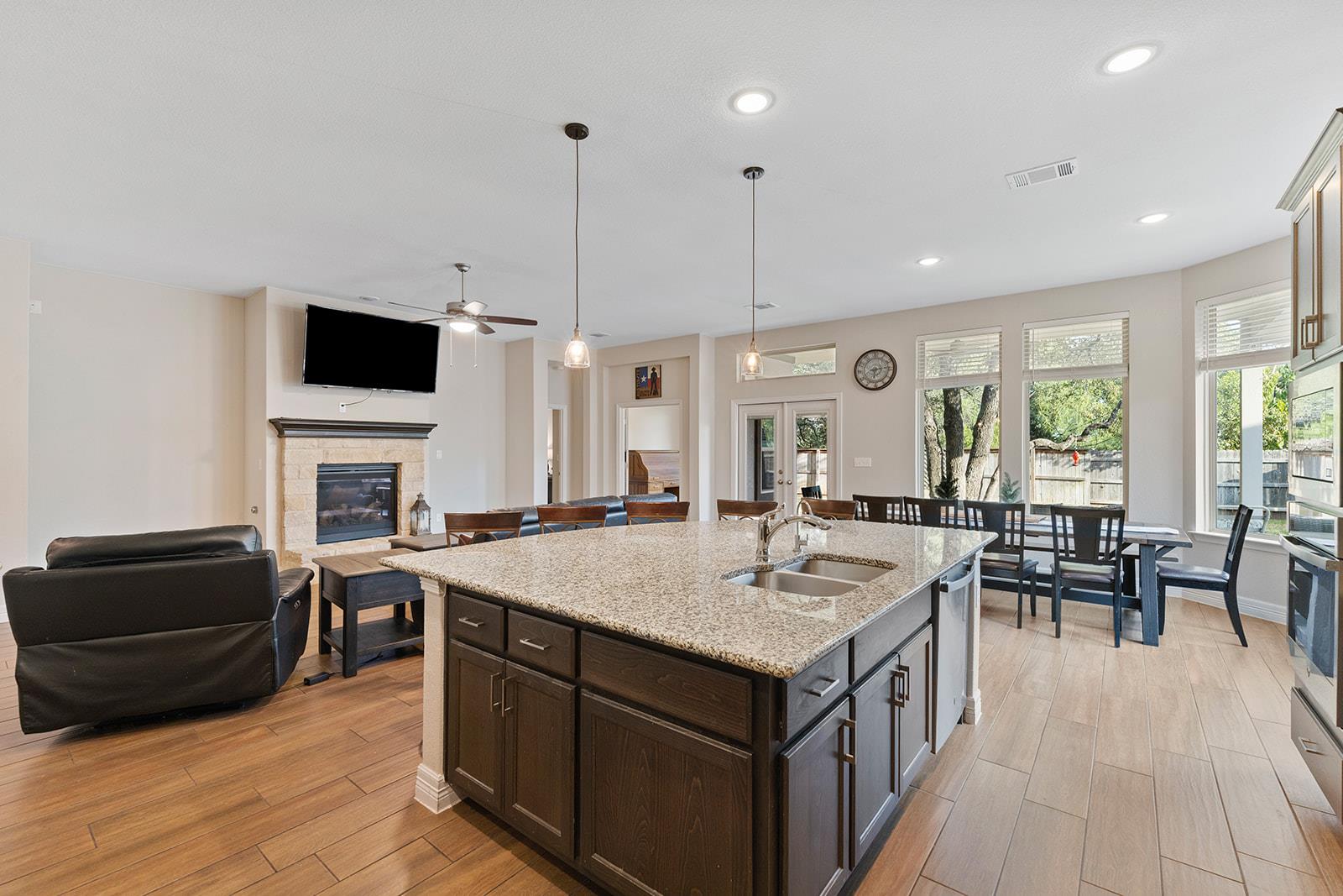 812  Heartleaf Dr, photo 11
