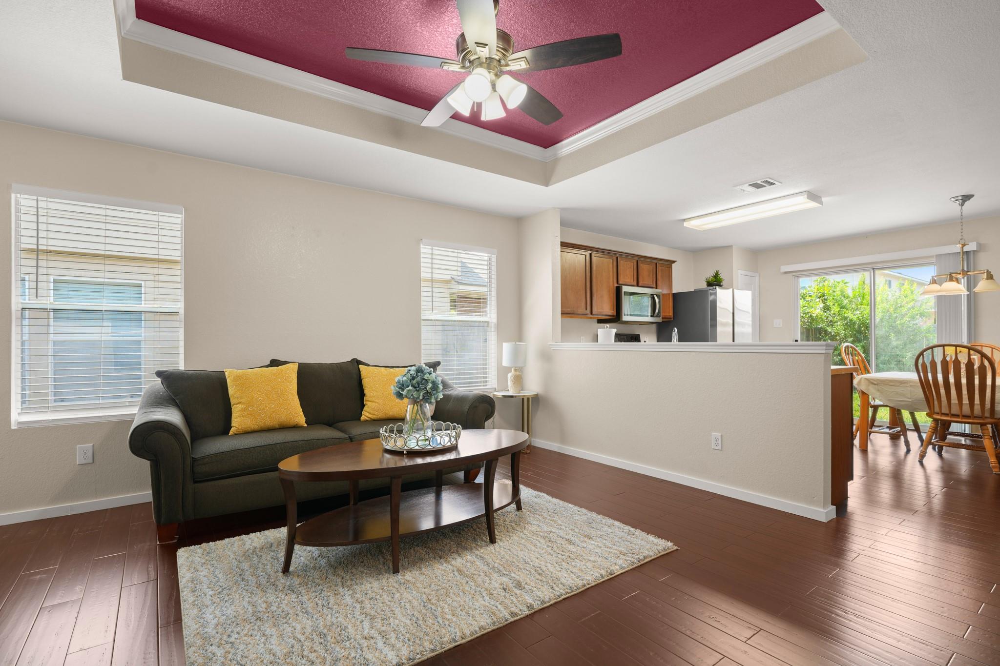 137  Hillhouse Ln, photo 3