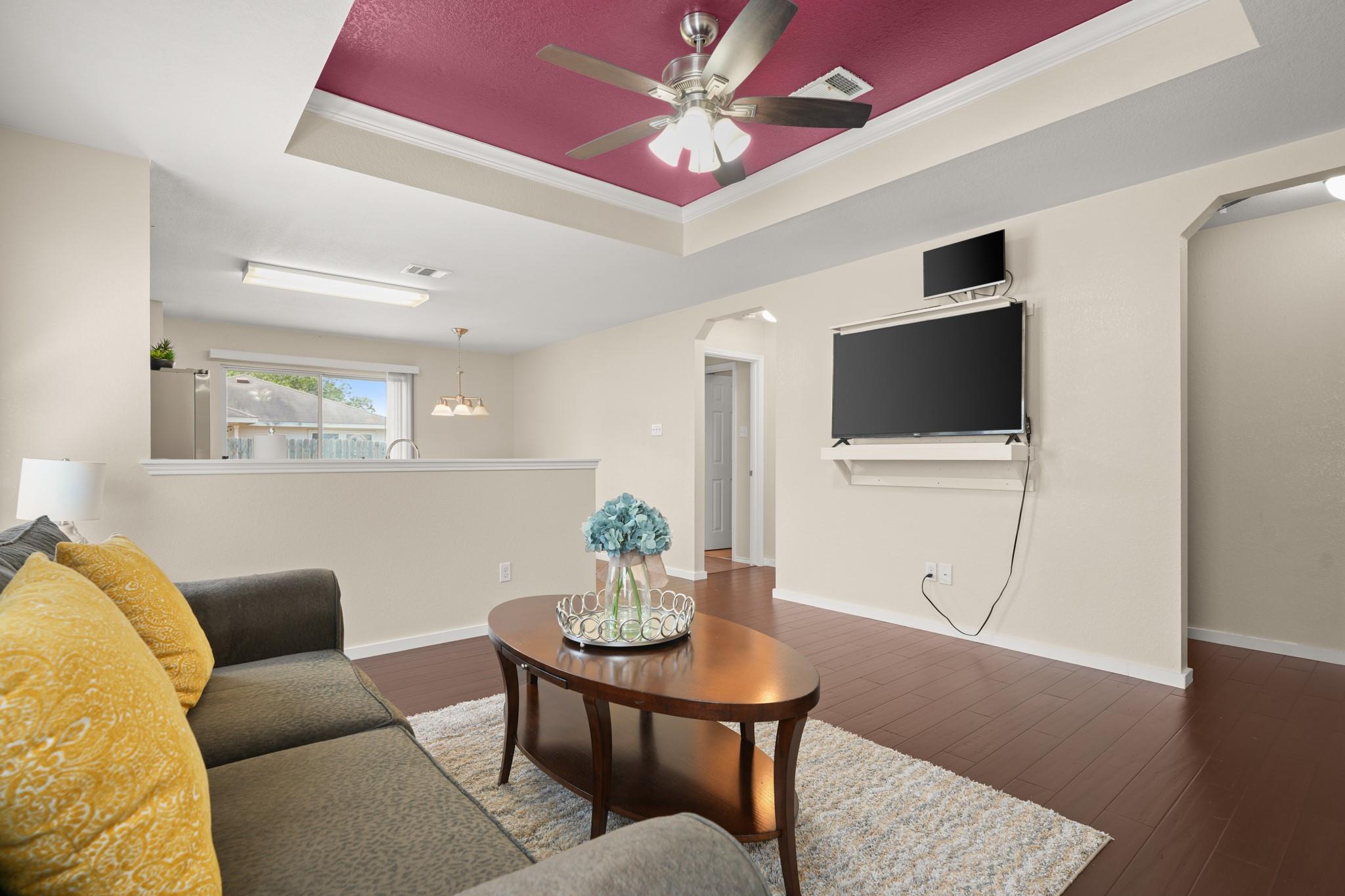 137  Hillhouse Ln, photo 4