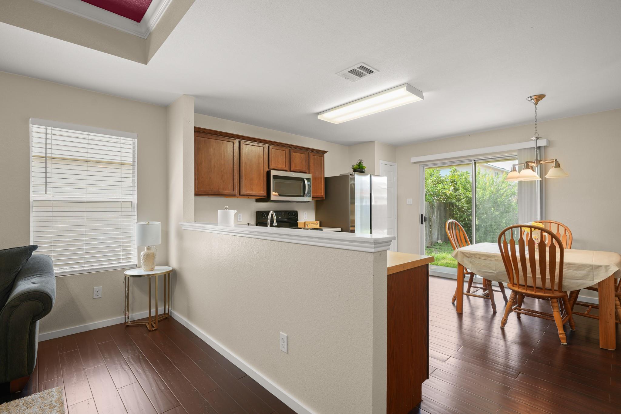 137  Hillhouse Ln, photo 6