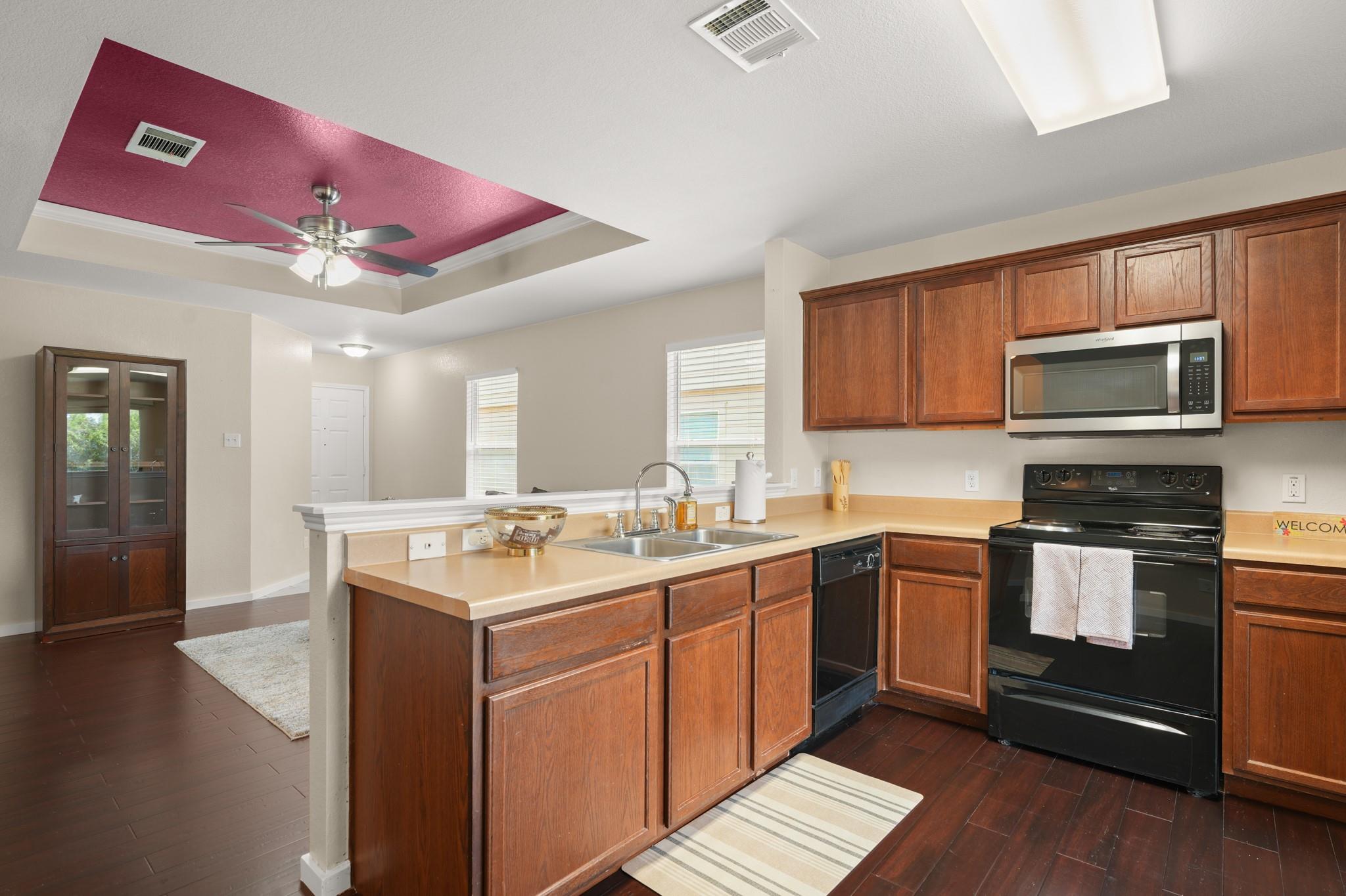 137  Hillhouse Ln, photo 8