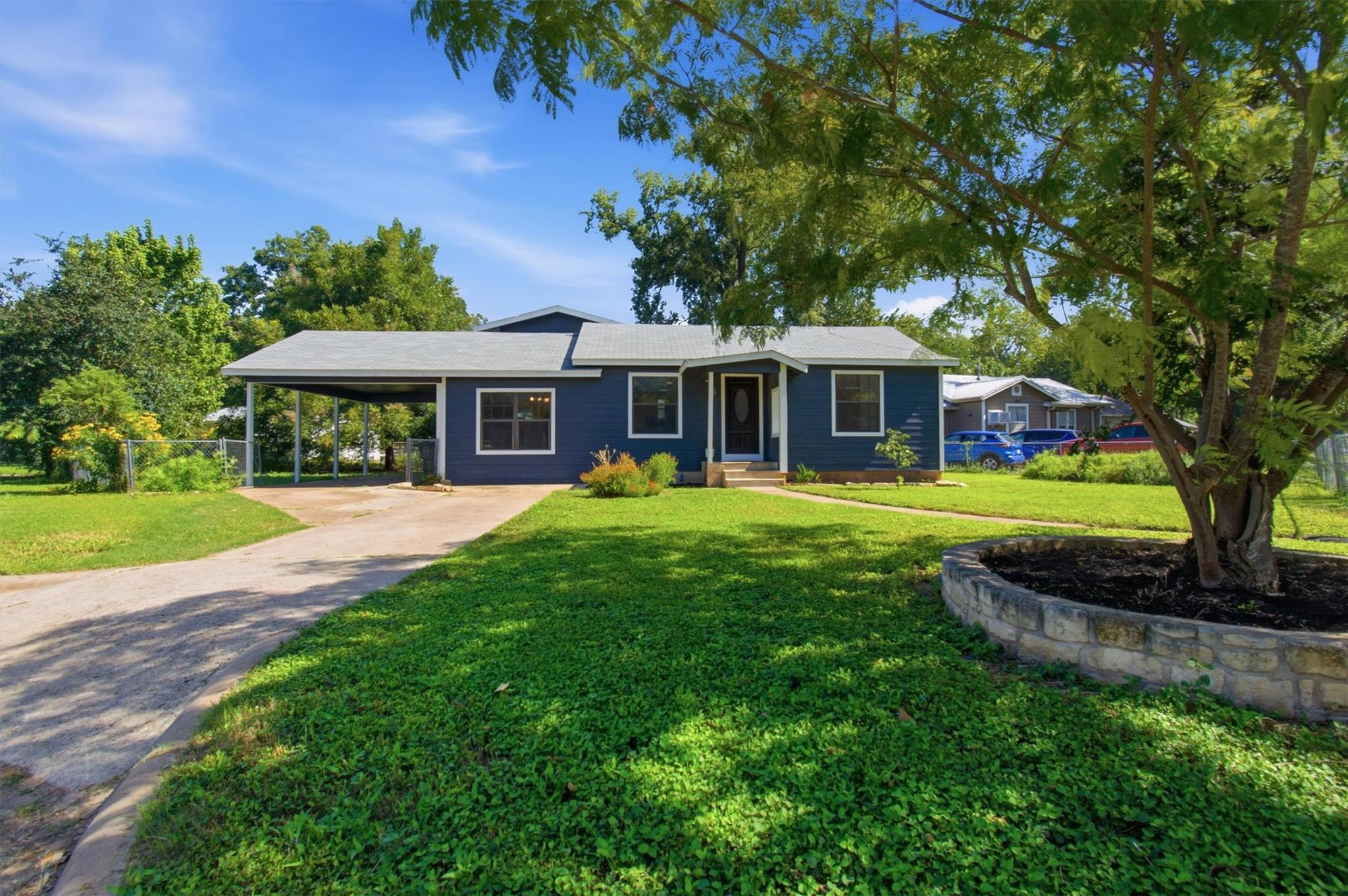 901  Barbara Dr, photo 2