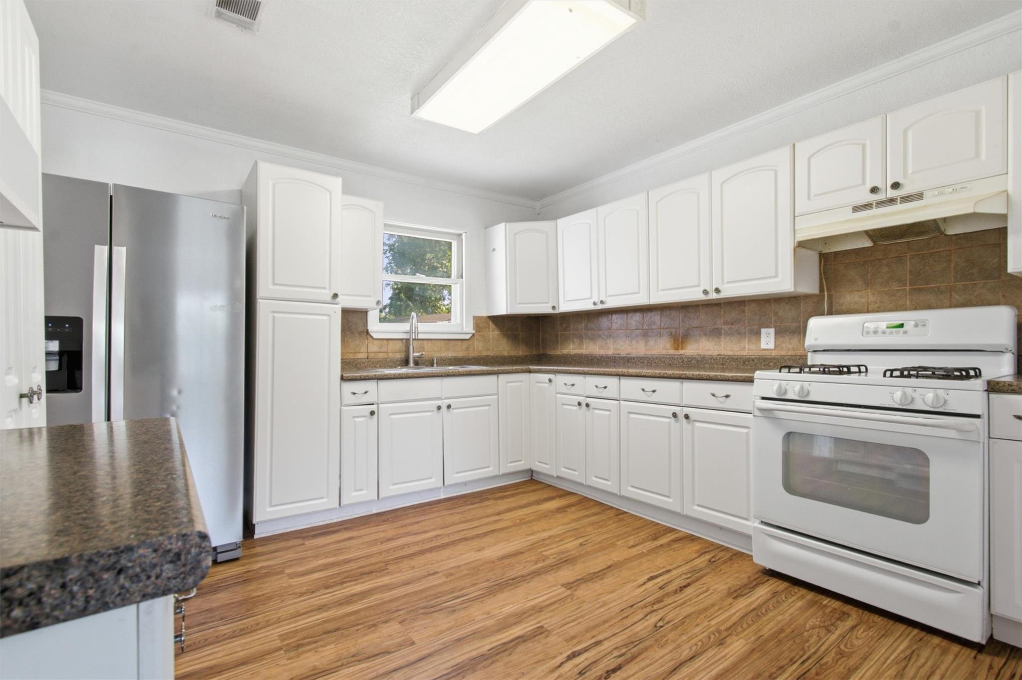 901  Barbara Dr, photo 12