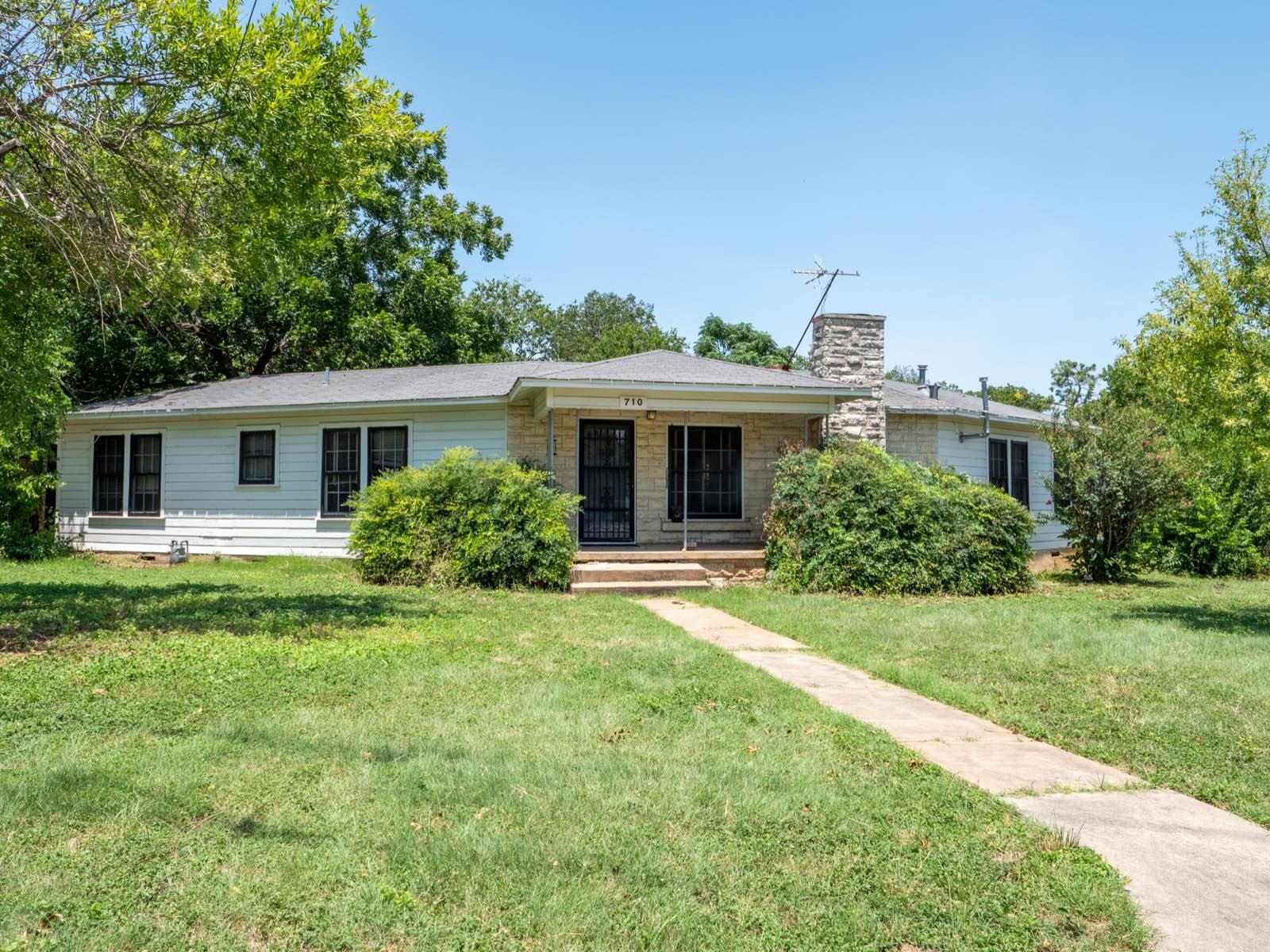 710 E Austin Ave, photo 2