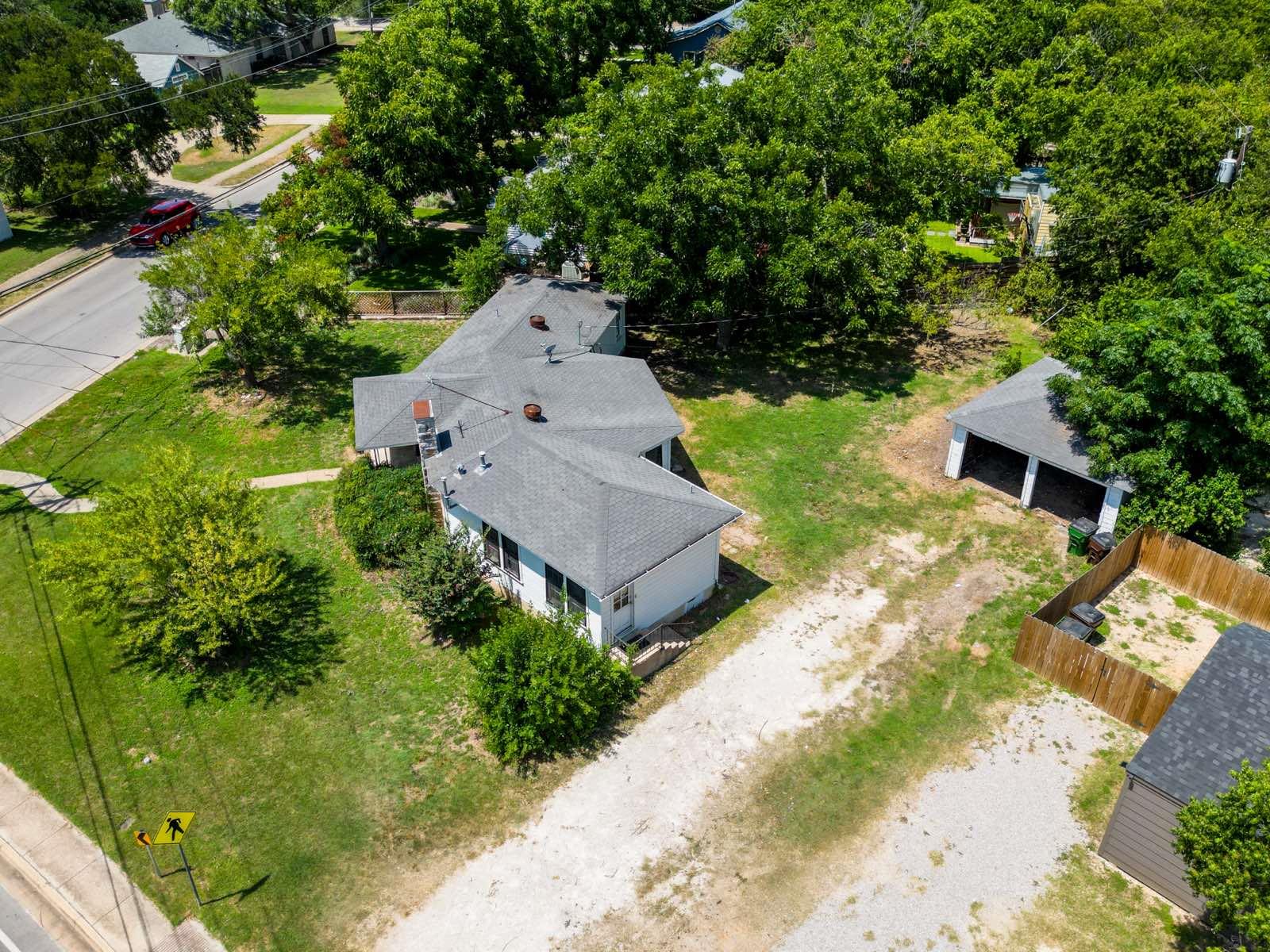 710 E Austin Ave, photo 3