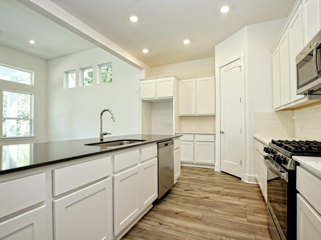 402  Zennia St, photo 9