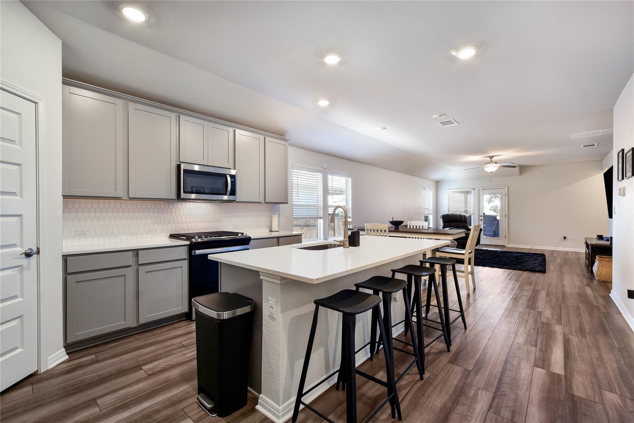 1100  View Dr, photo 4