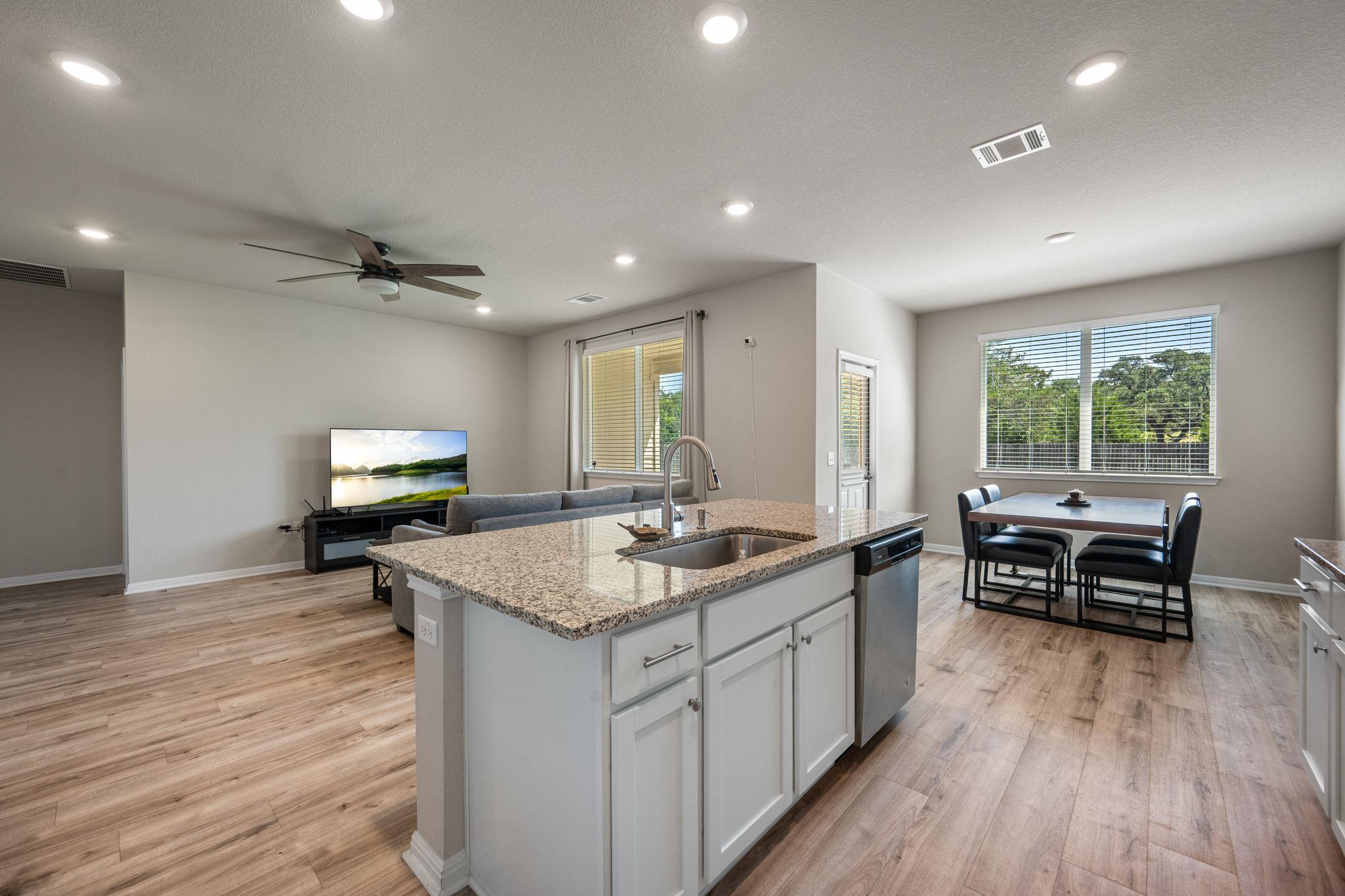 319  Arrowhead Vine St, photo 3