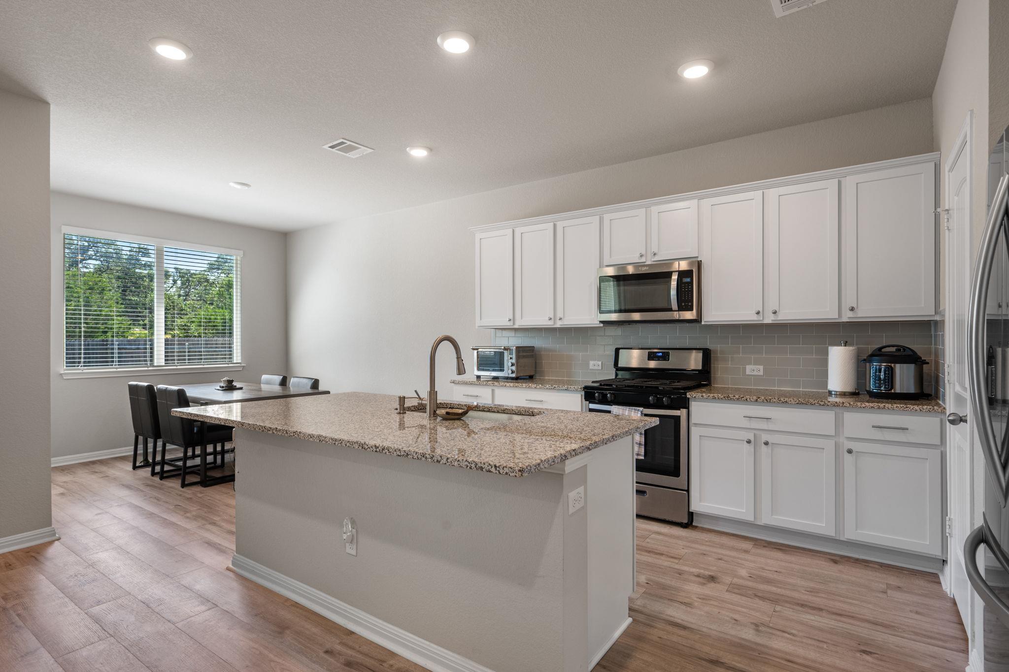 319  Arrowhead Vine St, photo 4
