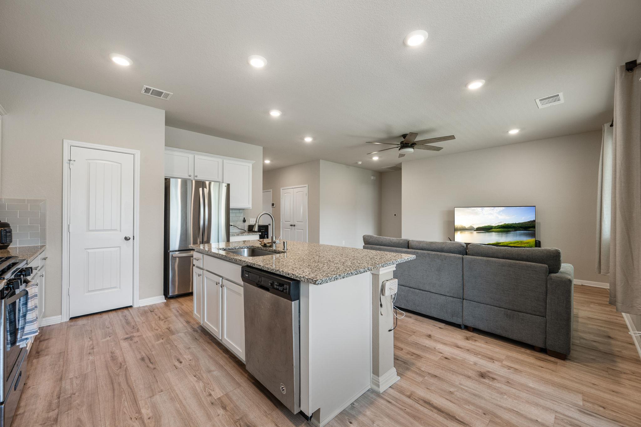 319  Arrowhead Vine St, photo 5