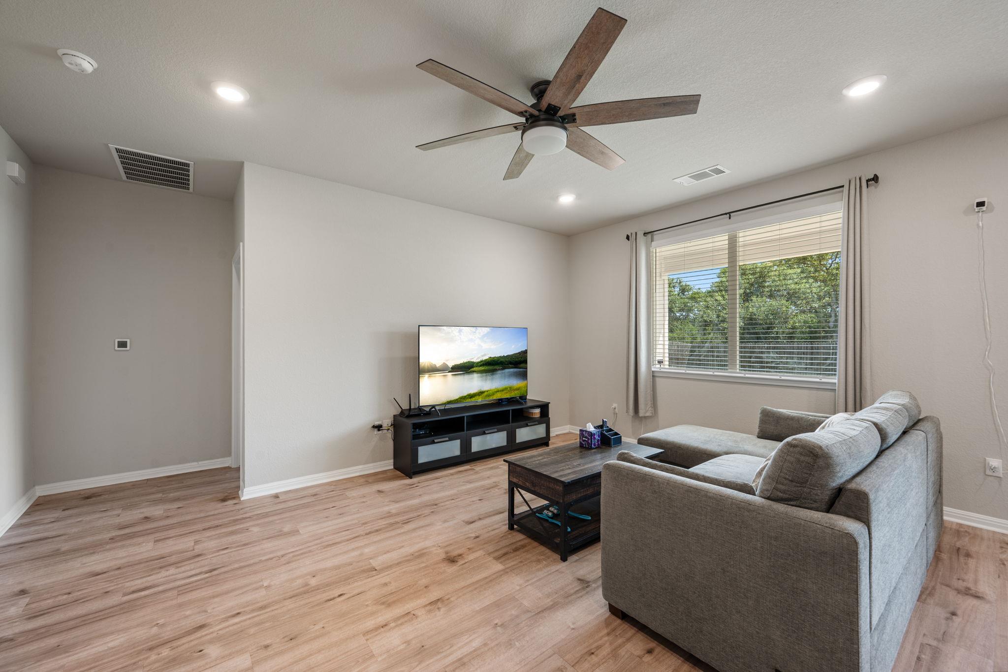 319  Arrowhead Vine St, photo 9