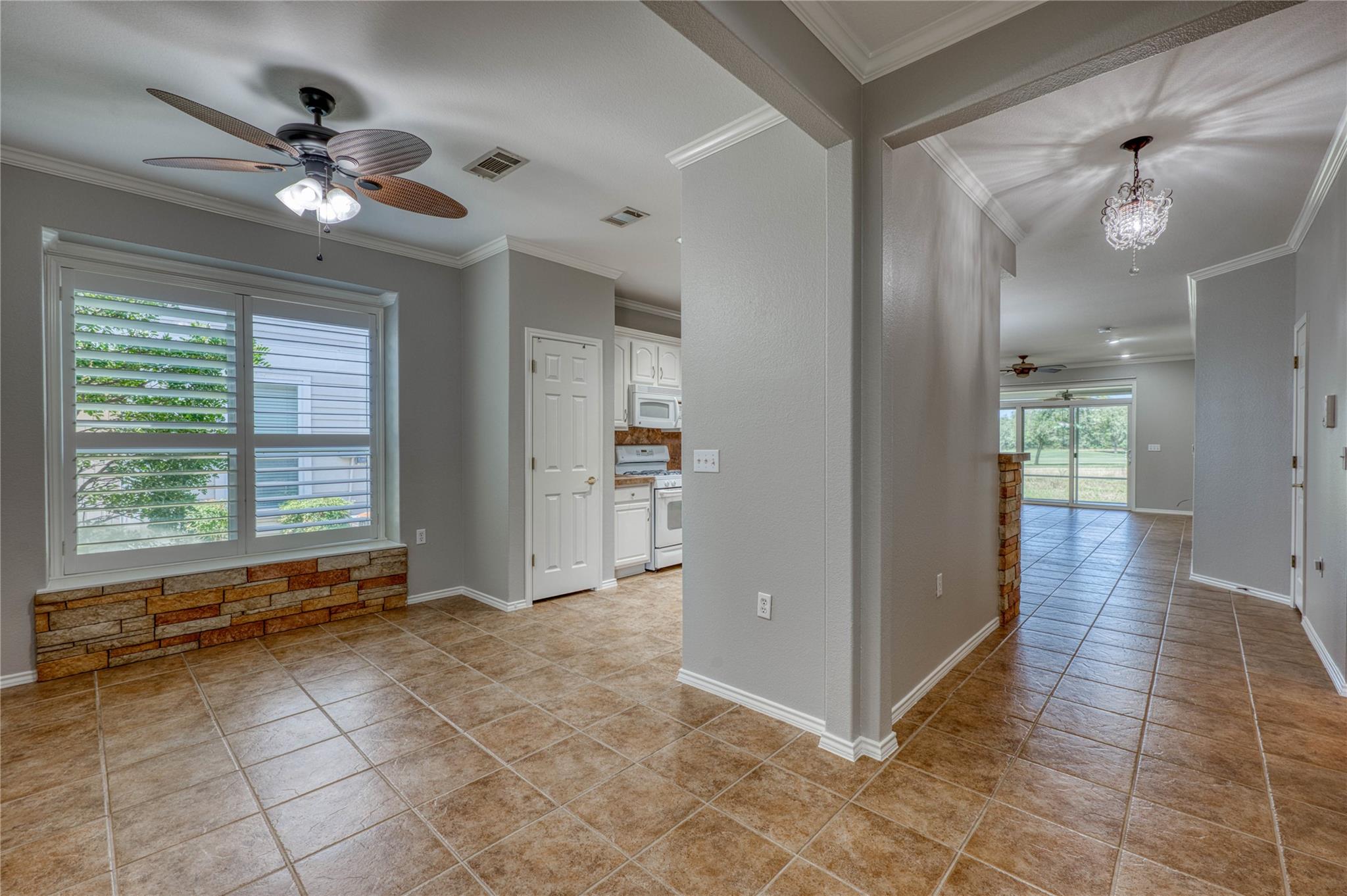 125  Dickens Cir, photo 2