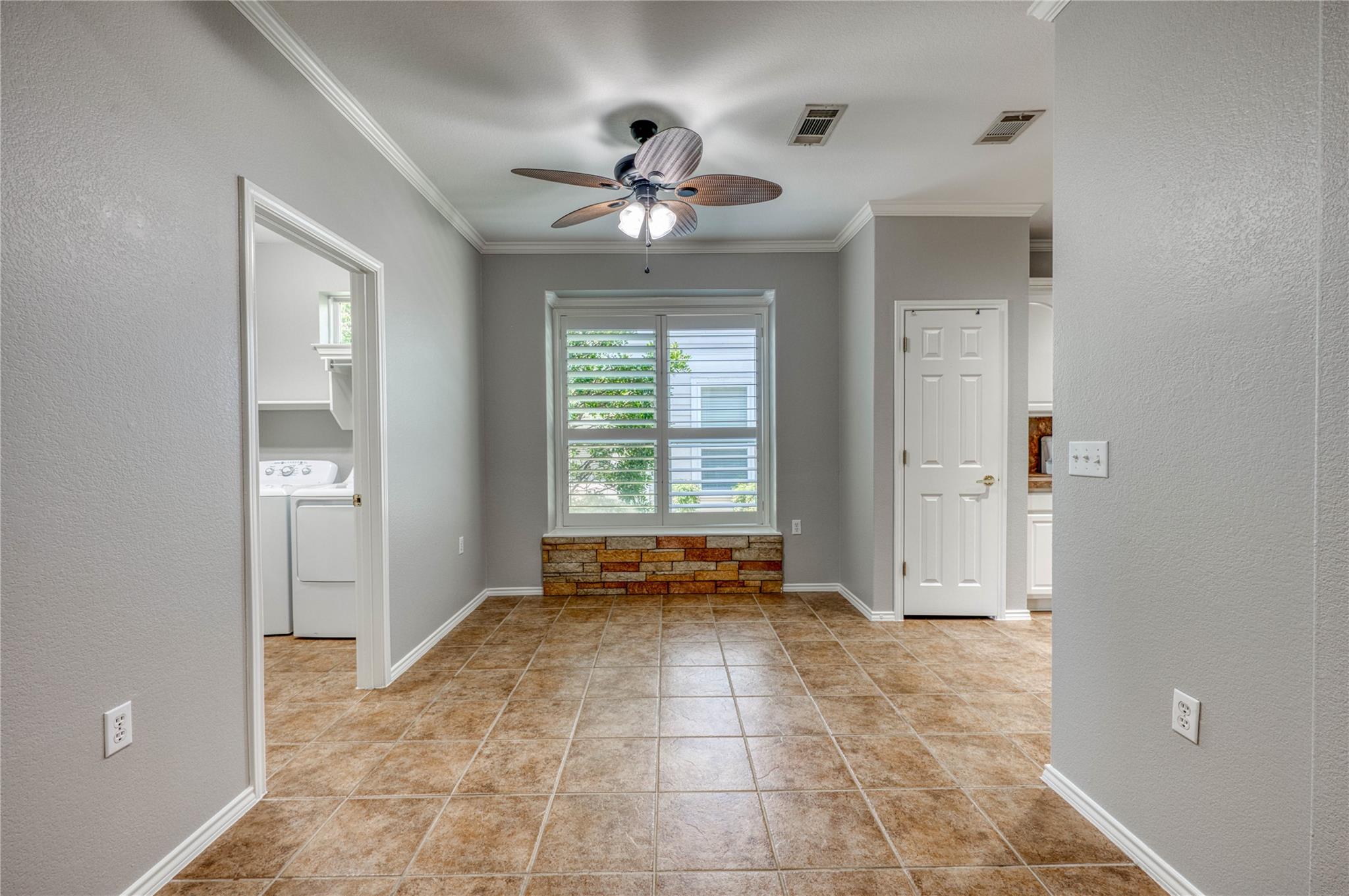 125  Dickens Cir, photo 3
