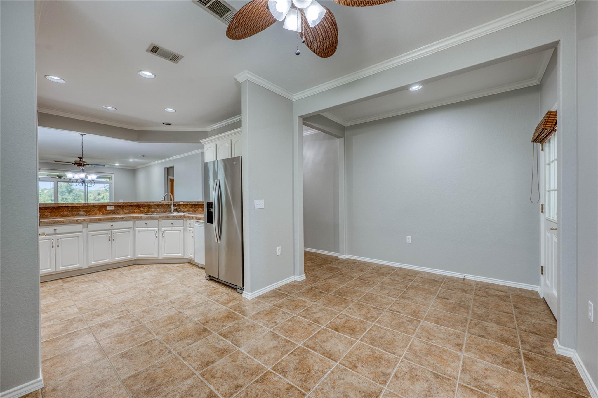 125  Dickens Cir, photo 5