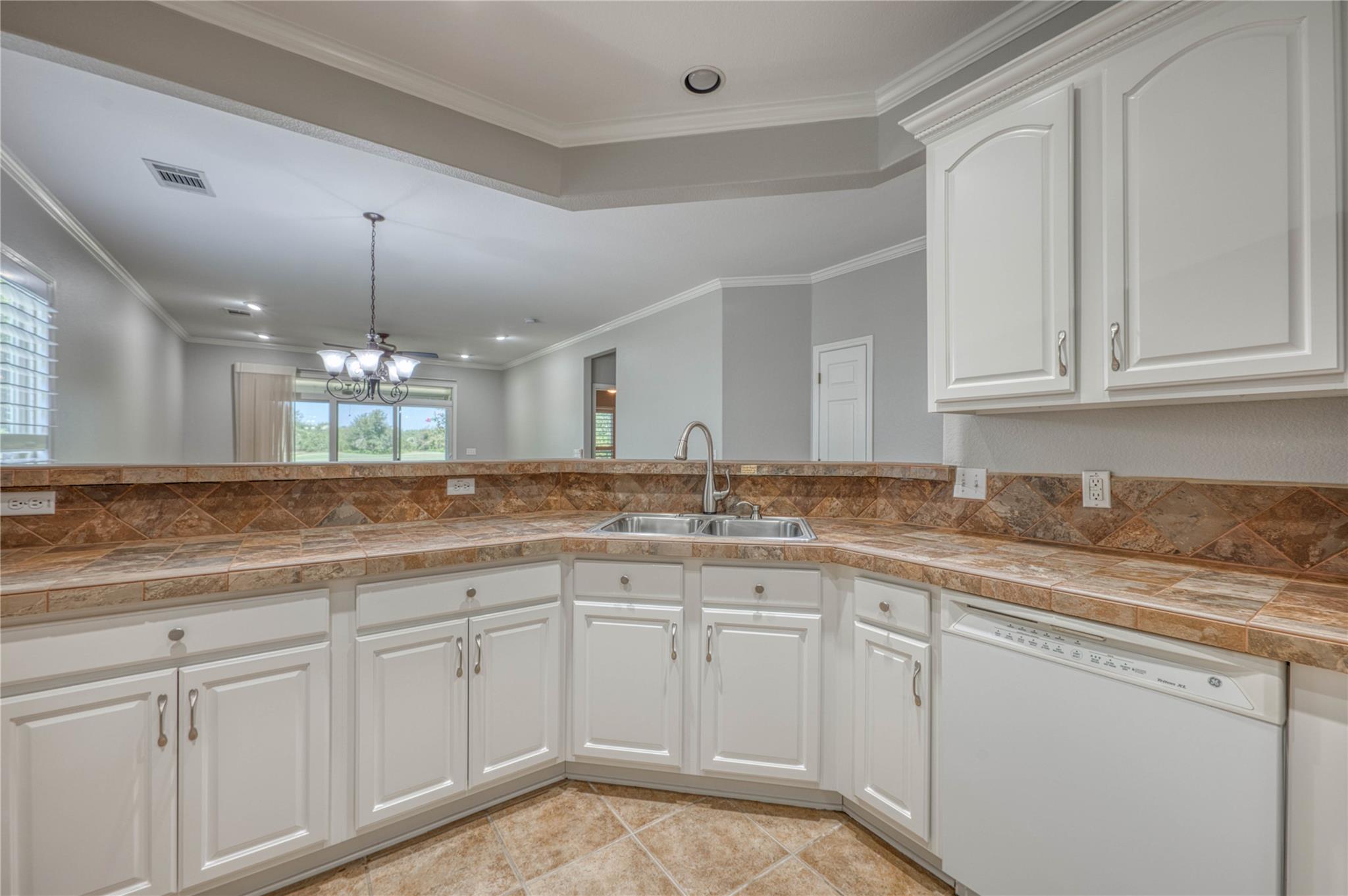 125  Dickens Cir, photo 7