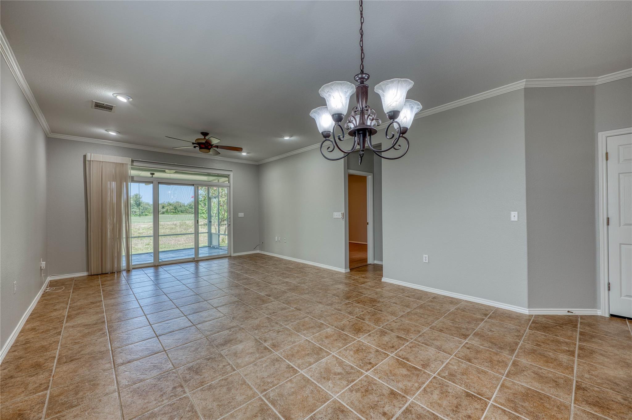 125  Dickens Cir, photo 9