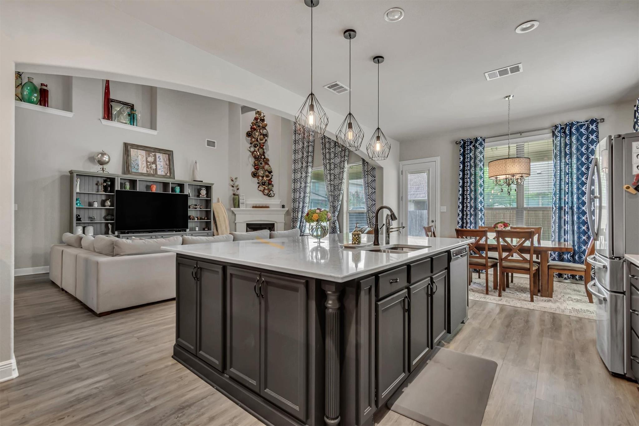 459  Clear Springs Holw, photo 6