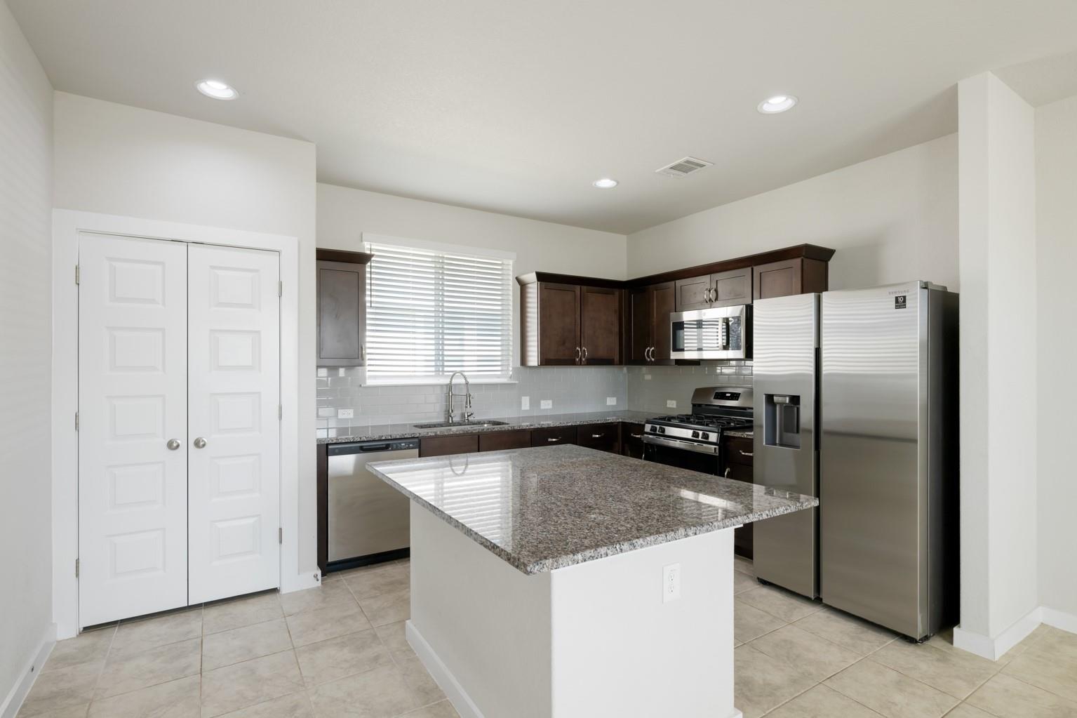 300  Hortus Dr, photo 8