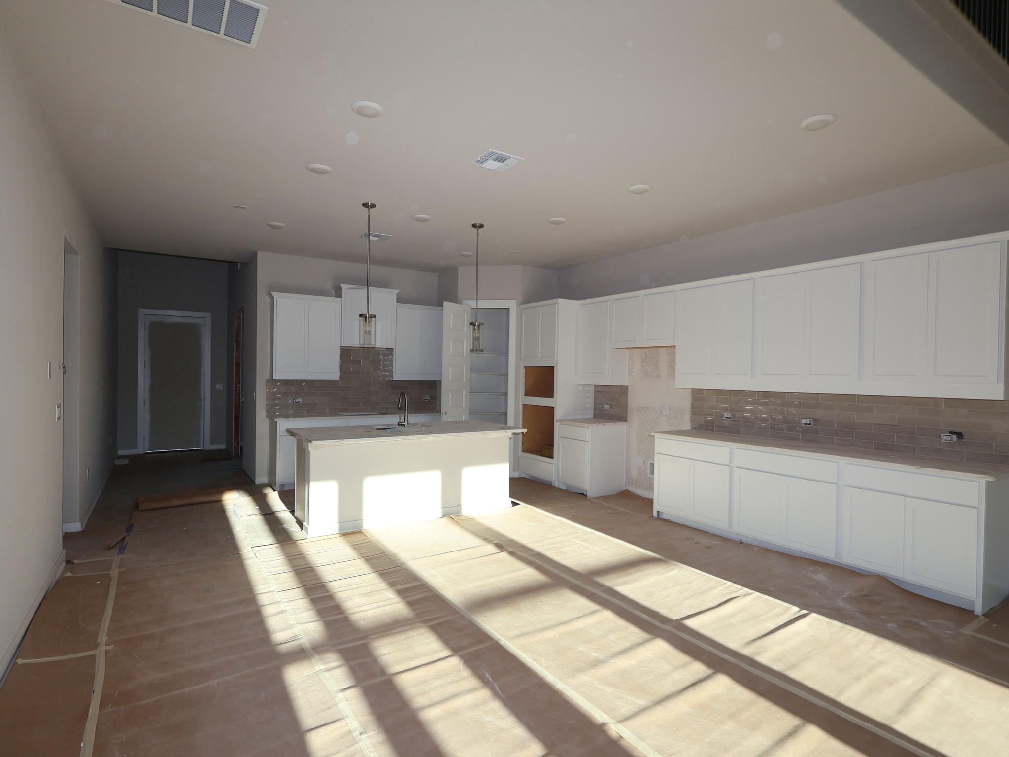 821  Purmela St, photo 3