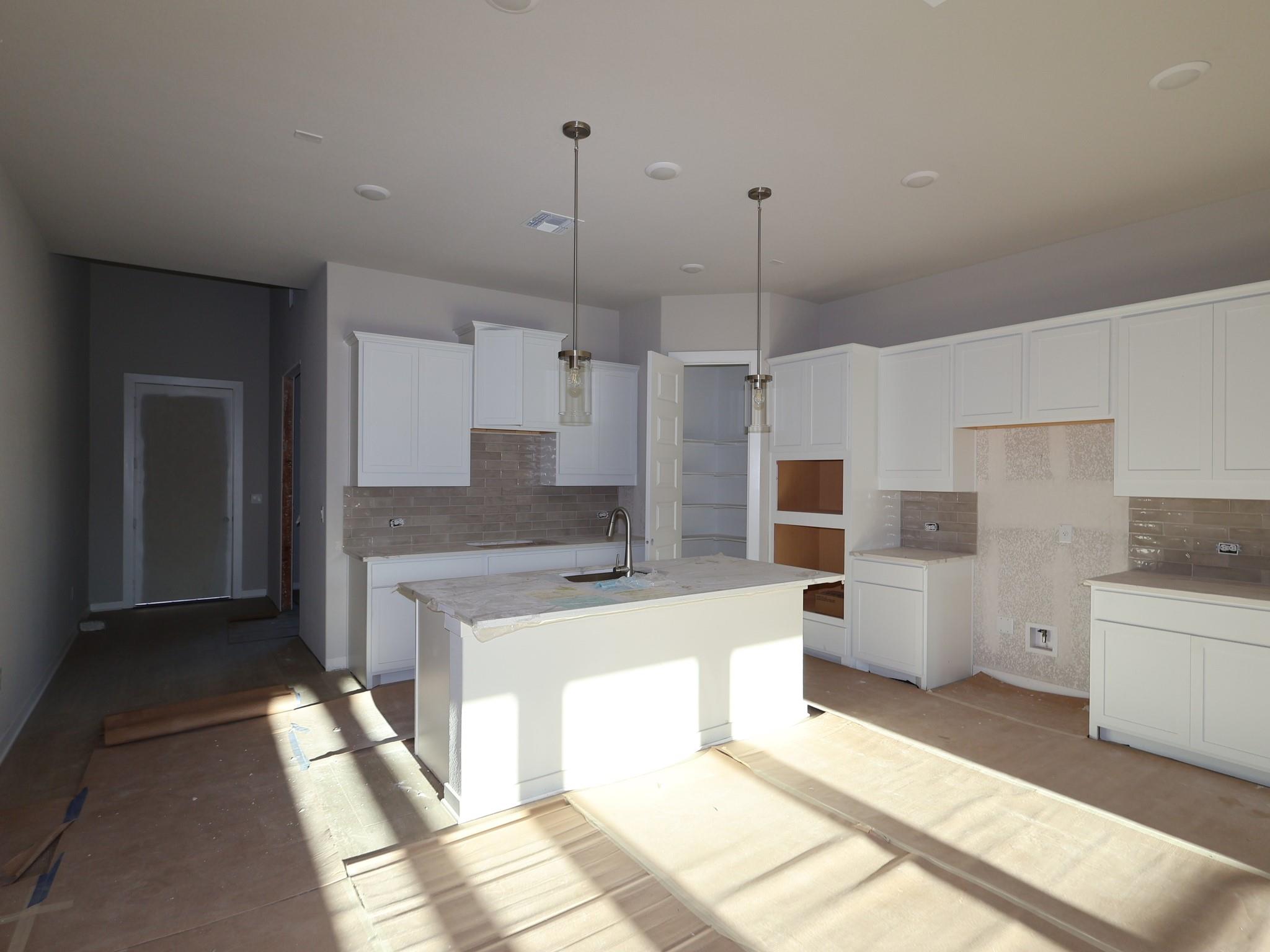 821  Purmela St, photo 4