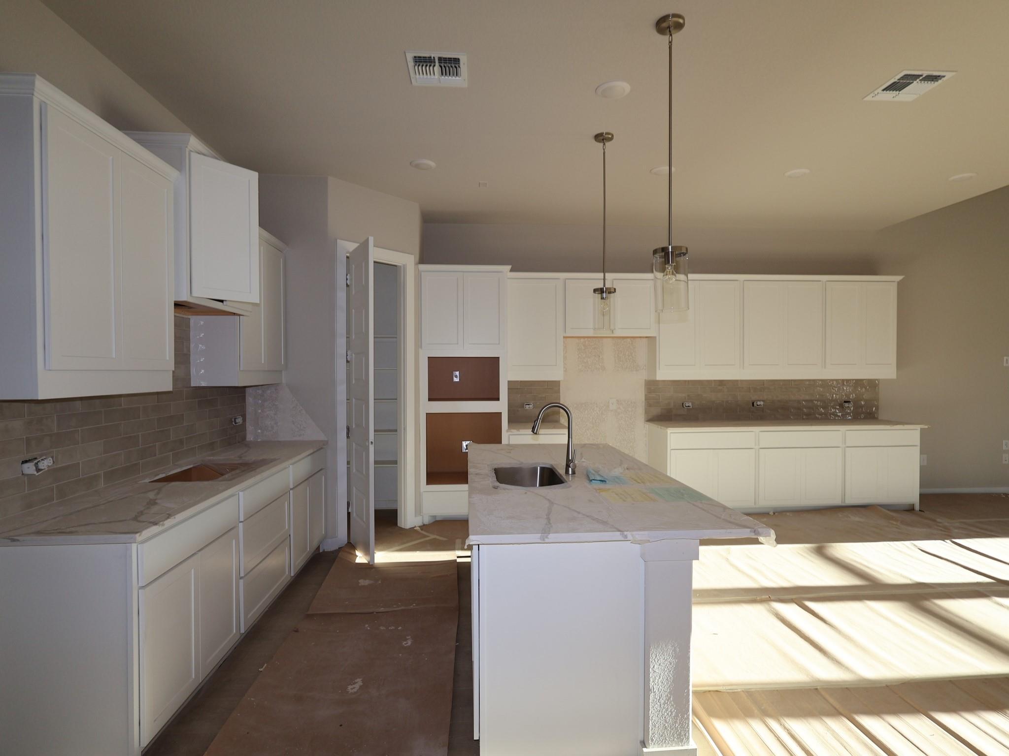 821  Purmela St, photo 5