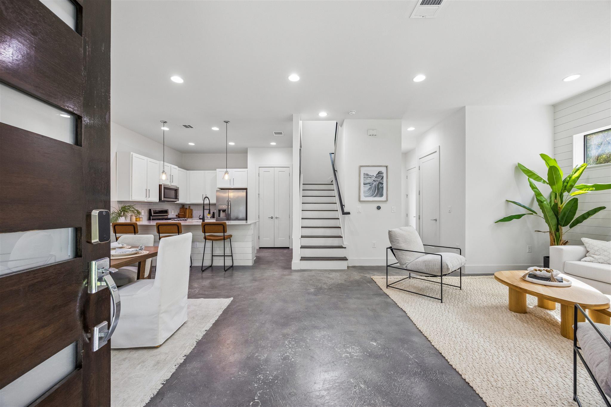 1118  Algarita Ave  #2, photo 2