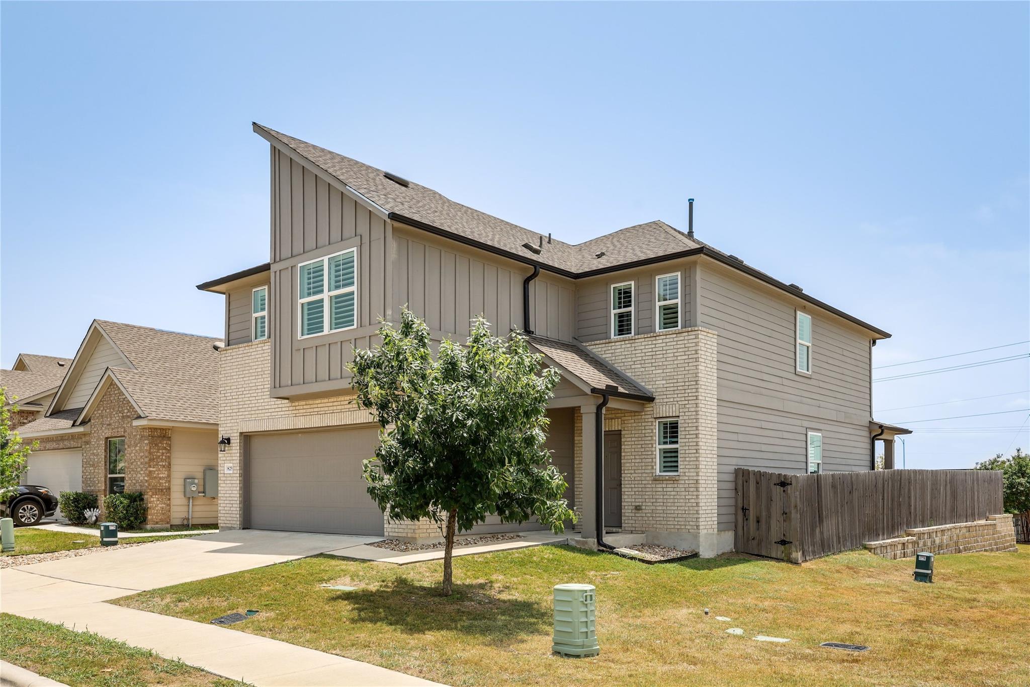 825  Fortrose Ter, photo 2