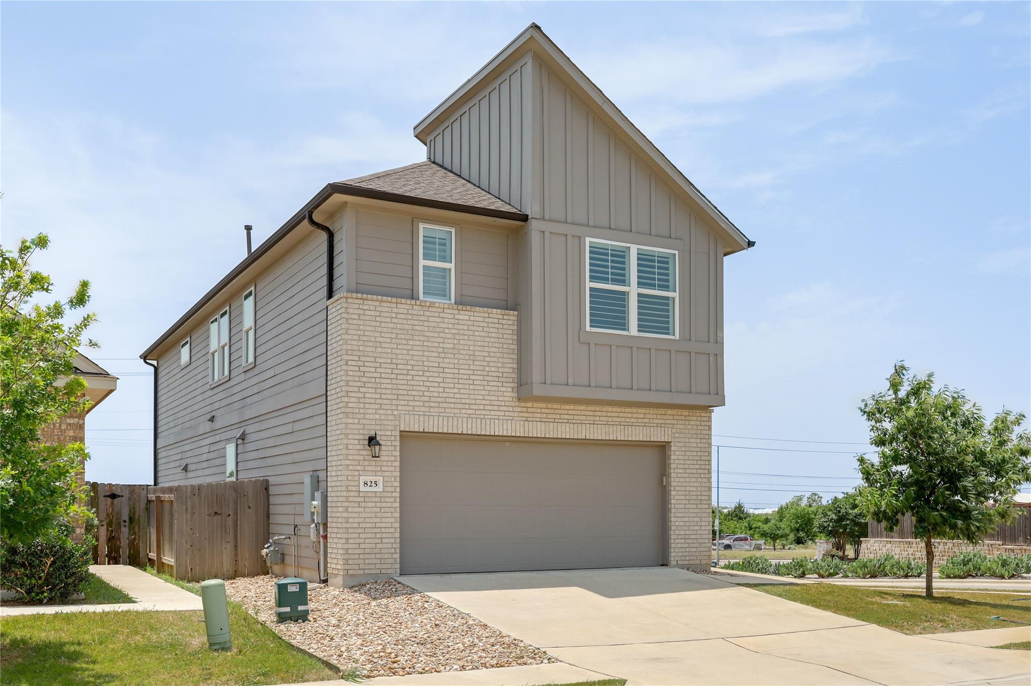 825  Fortrose Ter, photo 3