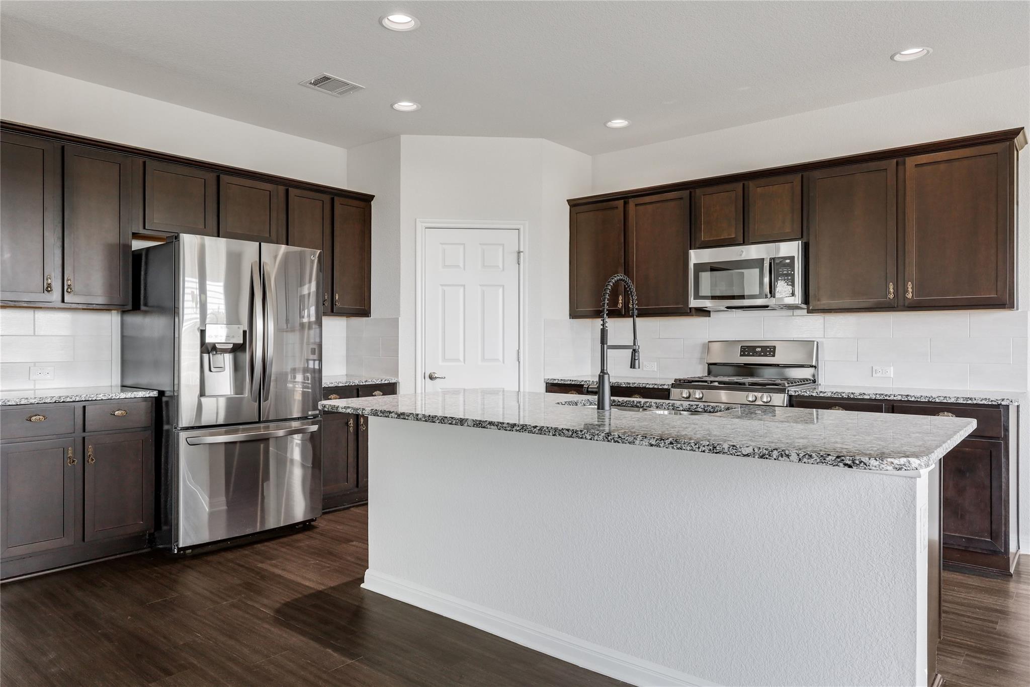 825  Fortrose Ter, photo 9