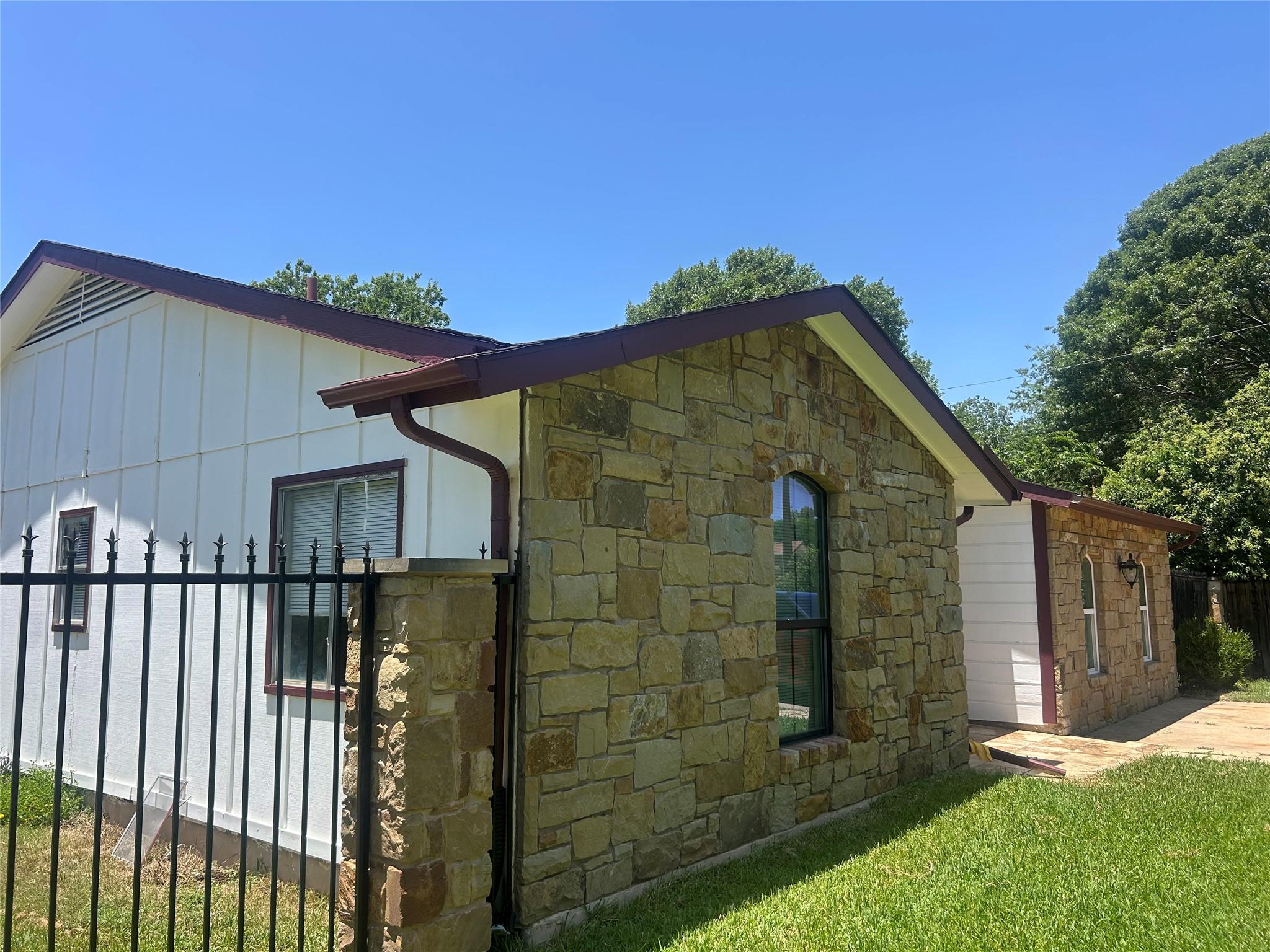 1909  Heathwood Cir, photo 3