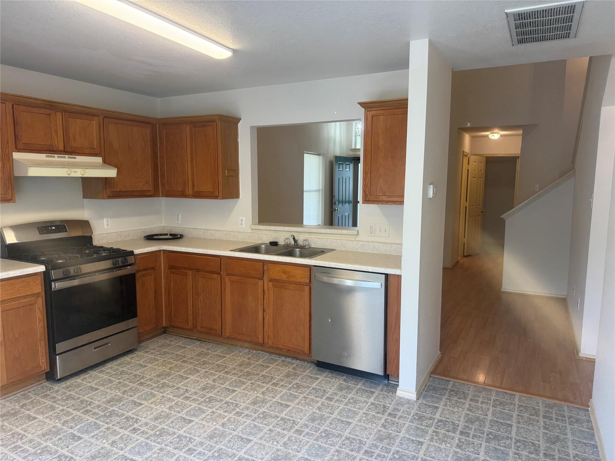 902  Moser River Dr, photo 3
