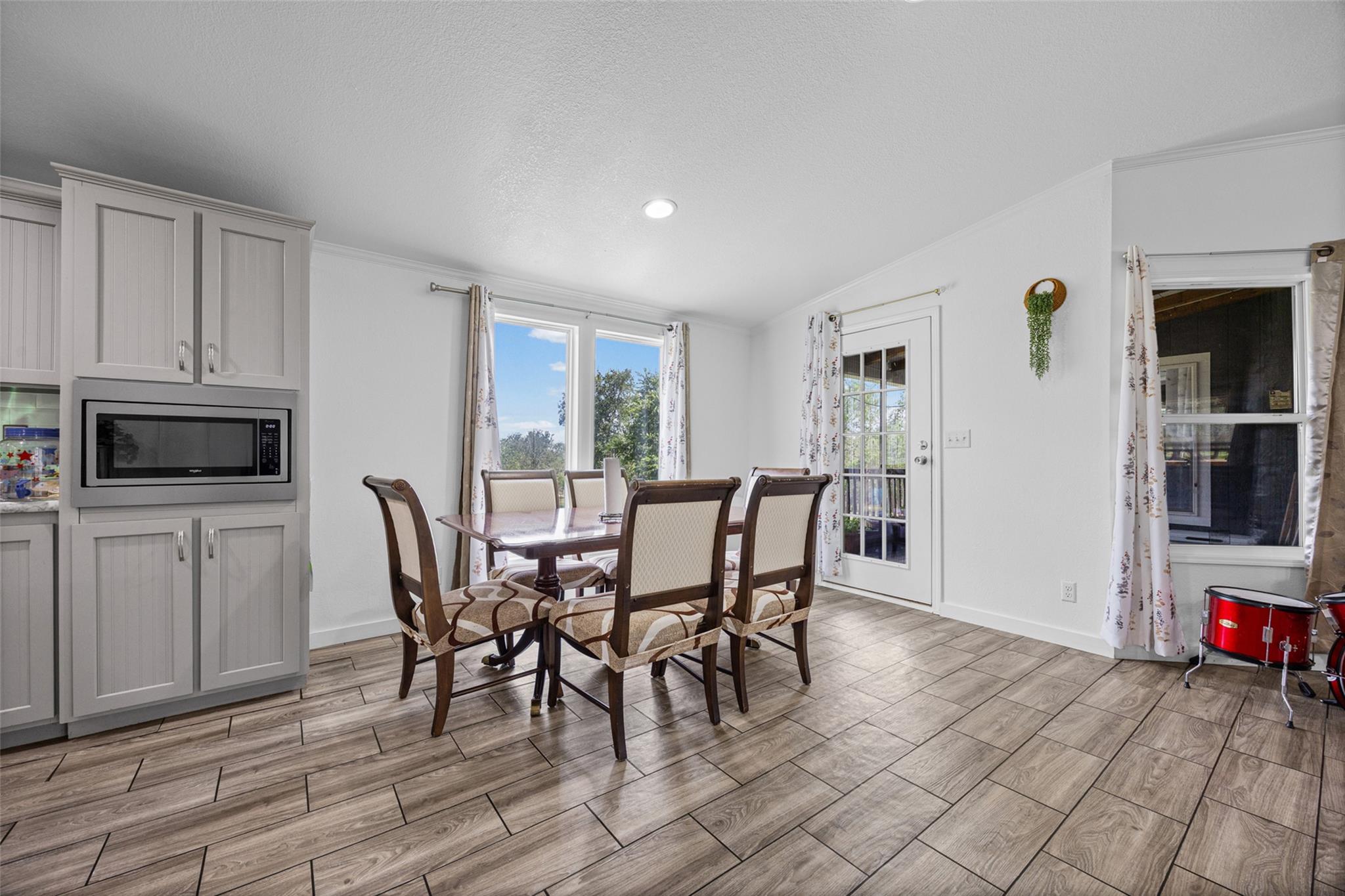 685  Thousand Oaks Dr, photo 11