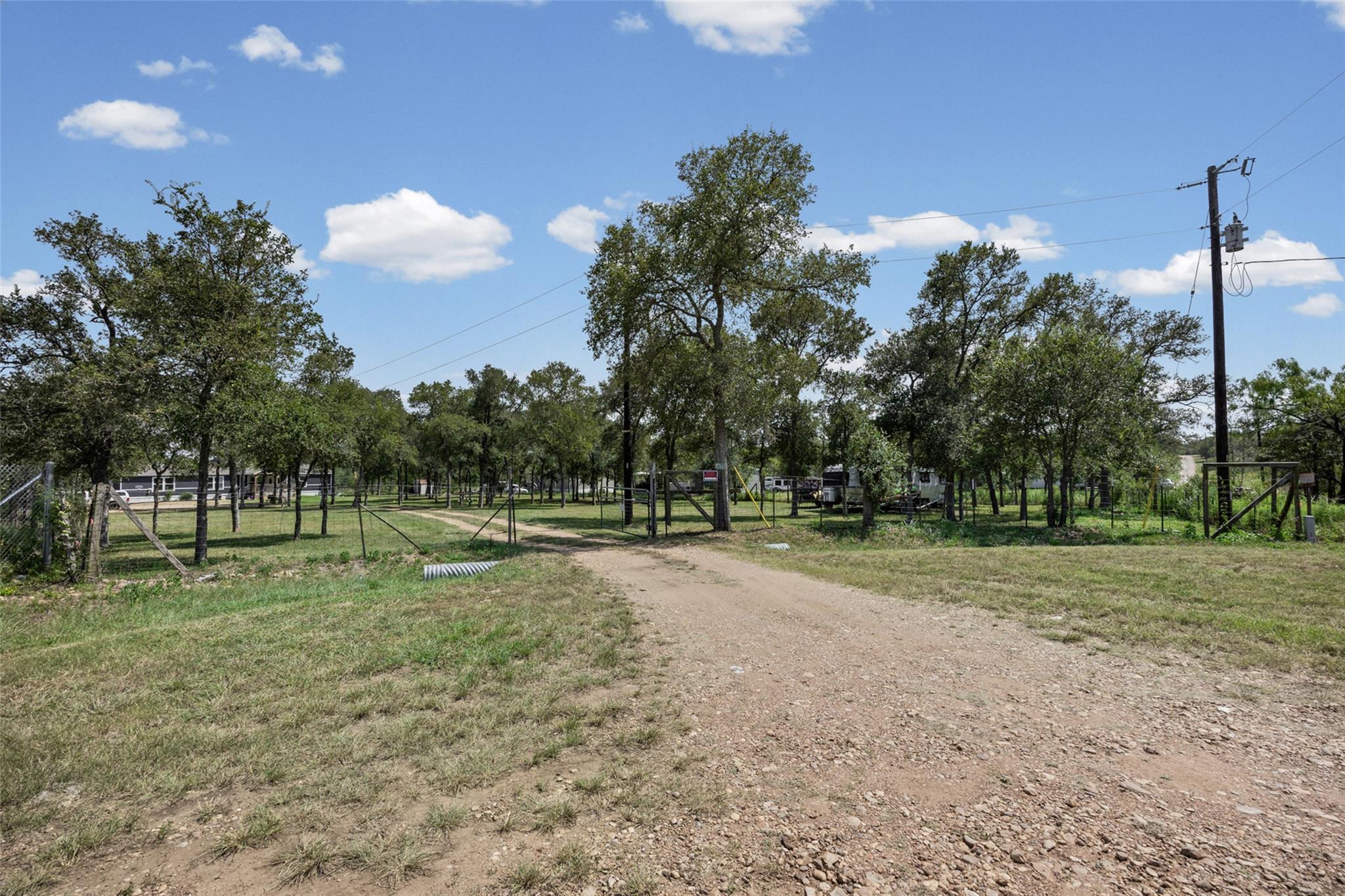 685  Thousand Oaks Dr, photo 3