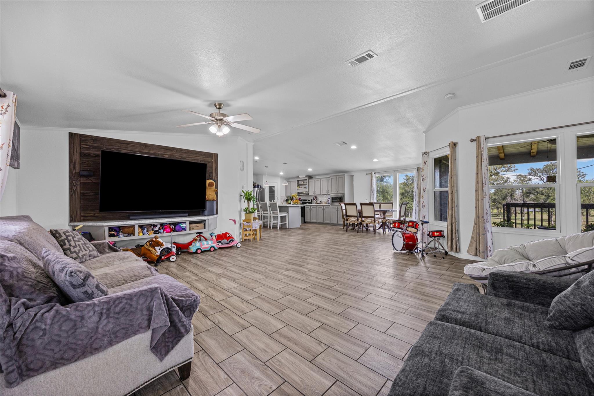 685  Thousand Oaks Dr, photo 9