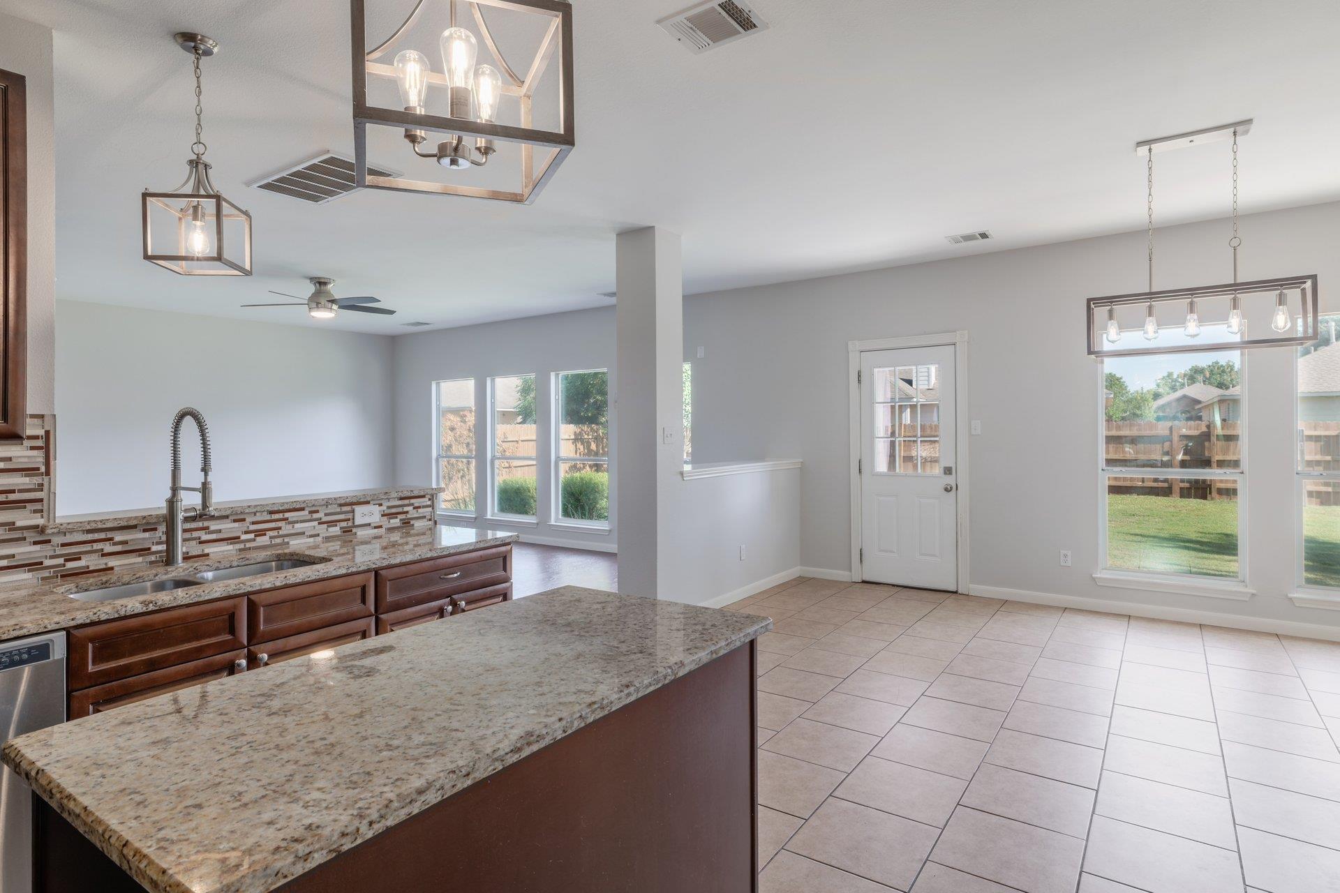 20516  Farm Pond Ln, photo 11