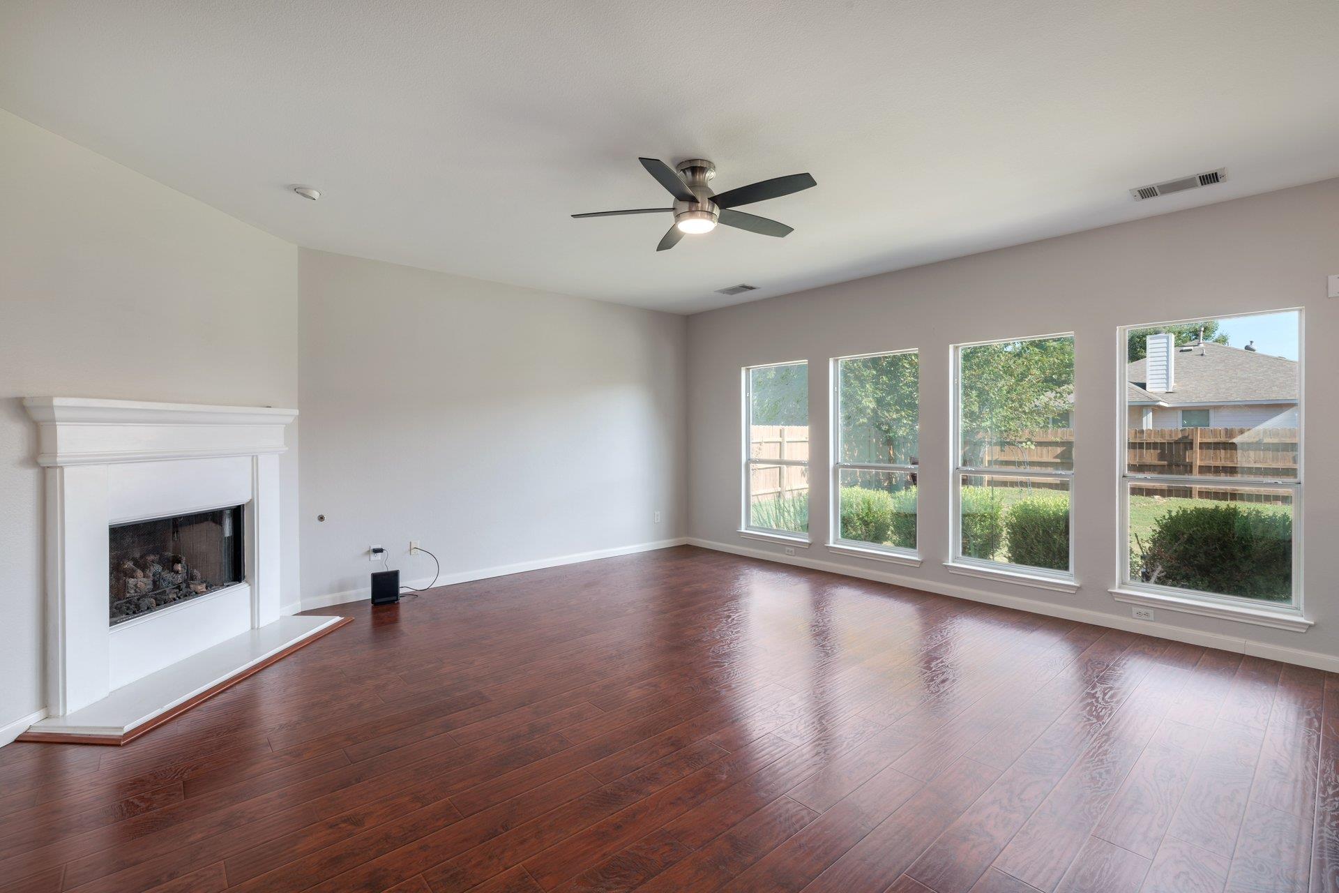 20516  Farm Pond Ln, photo 4