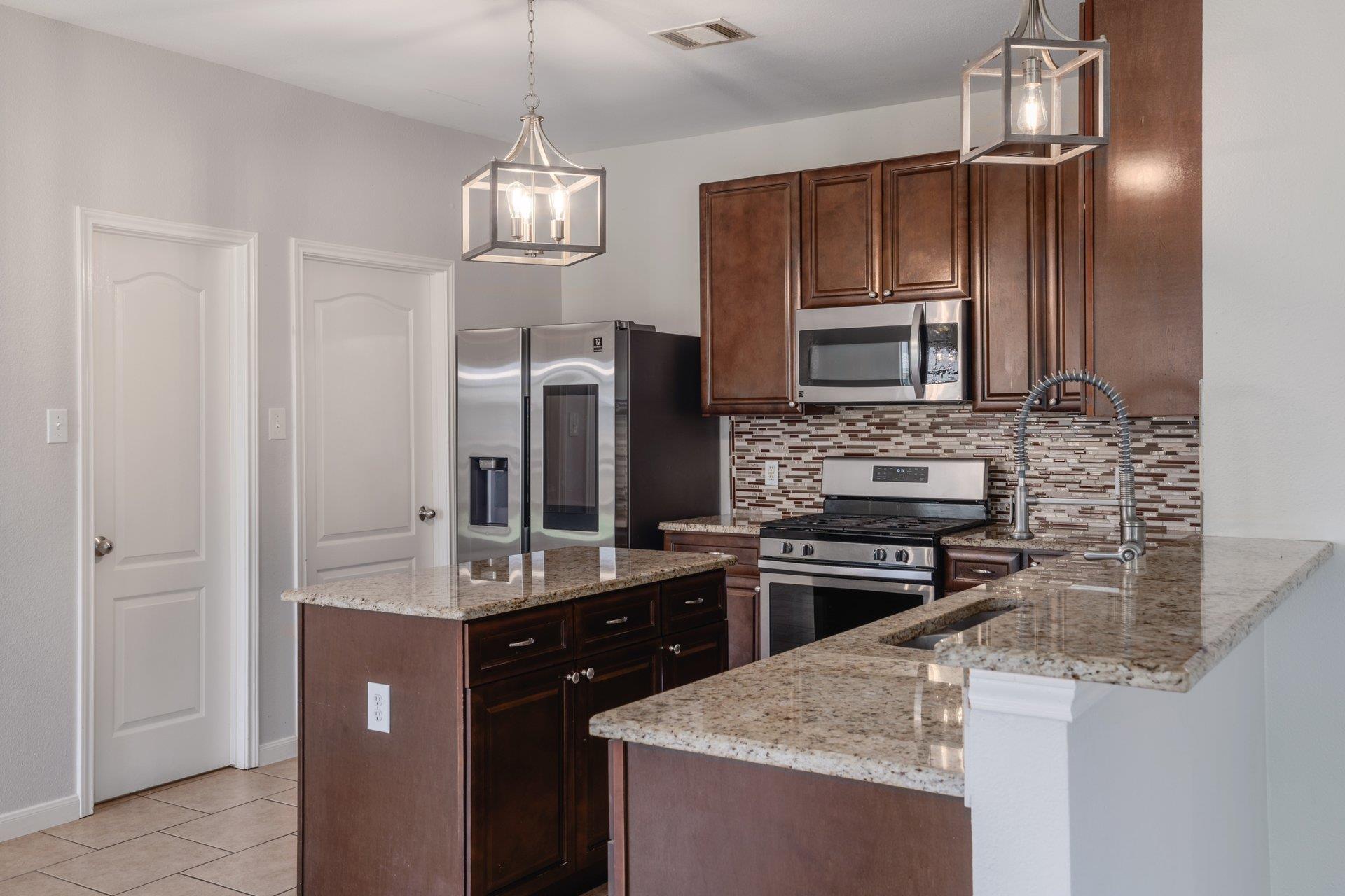 20516  Farm Pond Ln, photo 8
